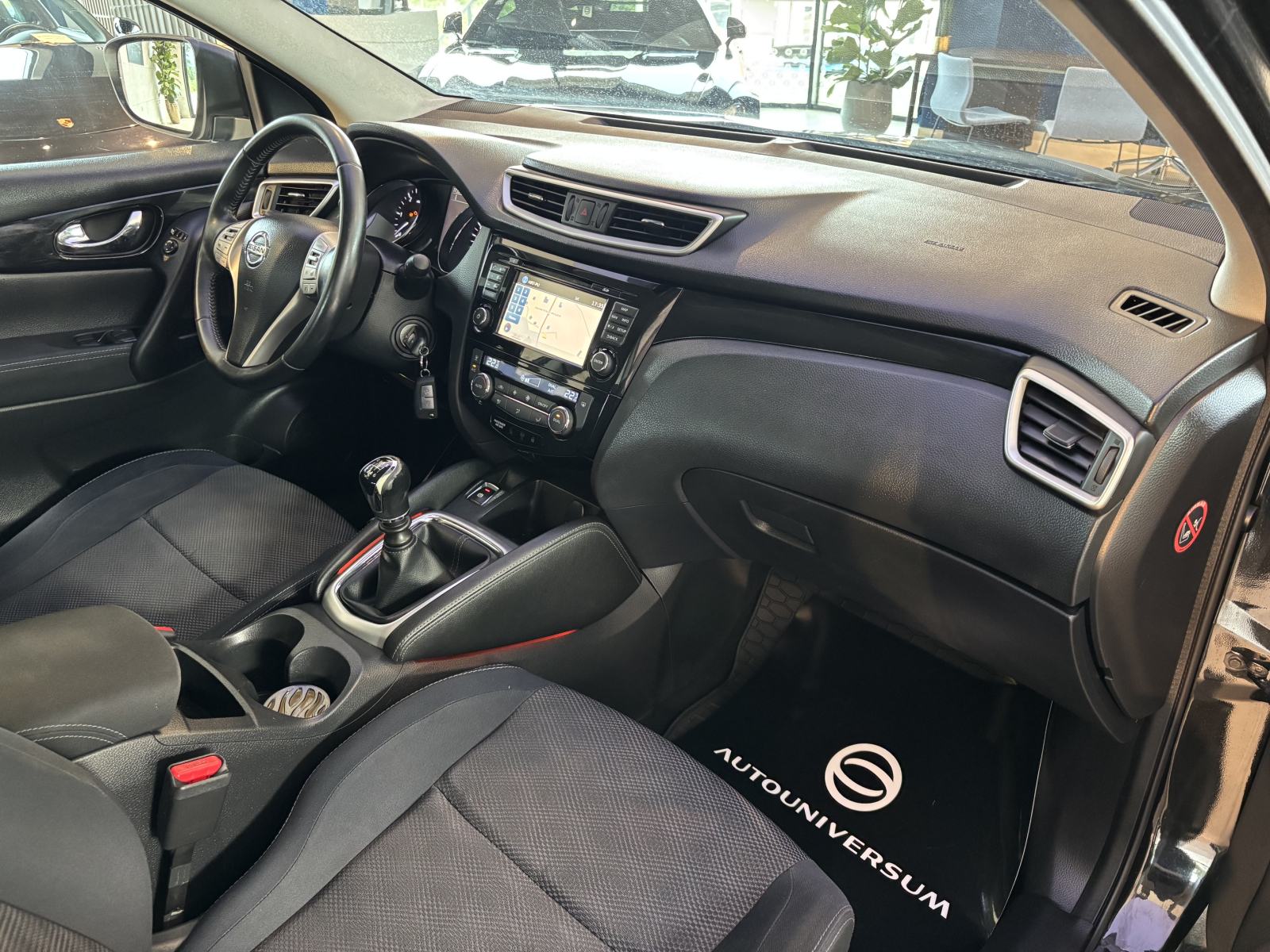 Nissan Qashqai 1.5 dCi Acenta - kamera, navigacija, alu 17", fotografija 9