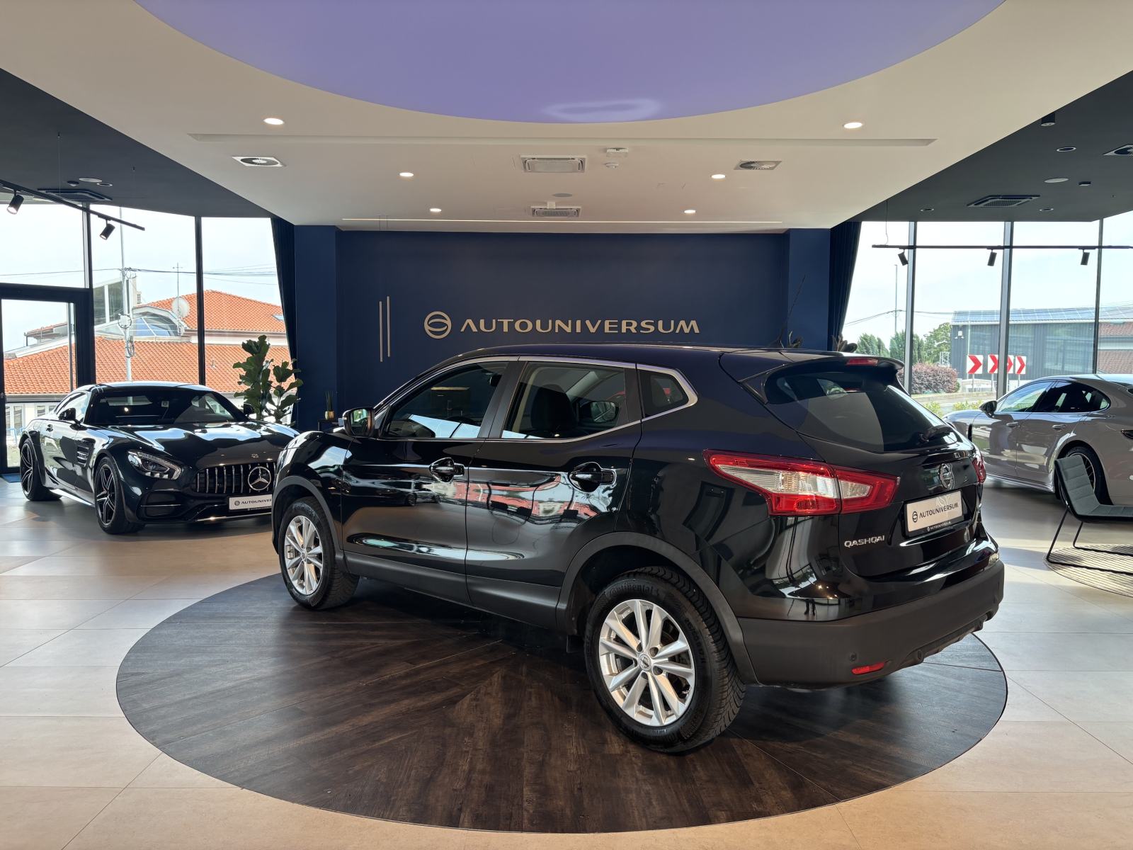 Nissan Qashqai 1.5 dCi Acenta - kamera, navigacija, alu 17", fotografija 3