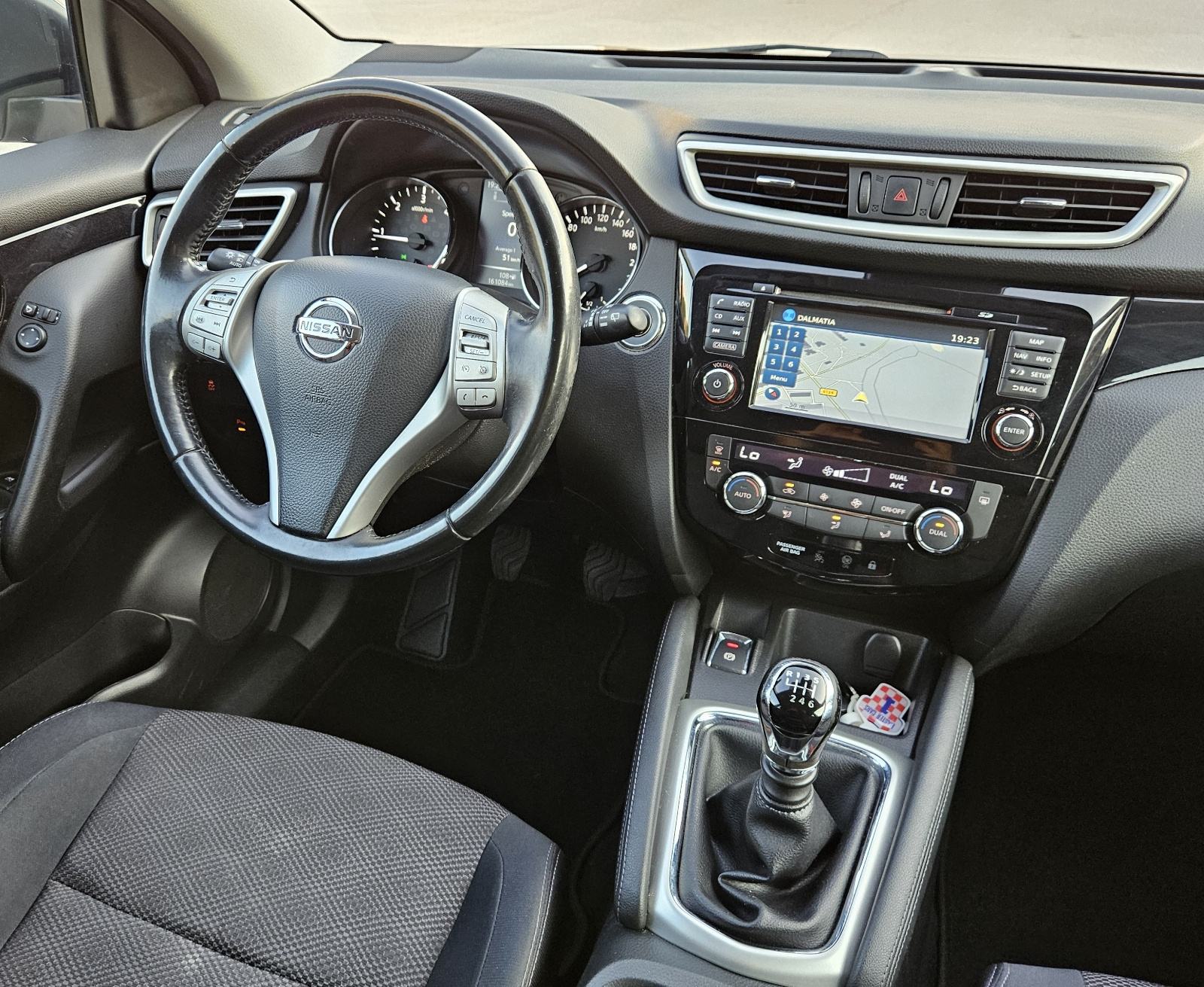 NISSAN QASHQAI 1,5 dCi • FULL OPREMA • TOP STANJE • JAMSTVO 12 MJESECI, fotografija 19