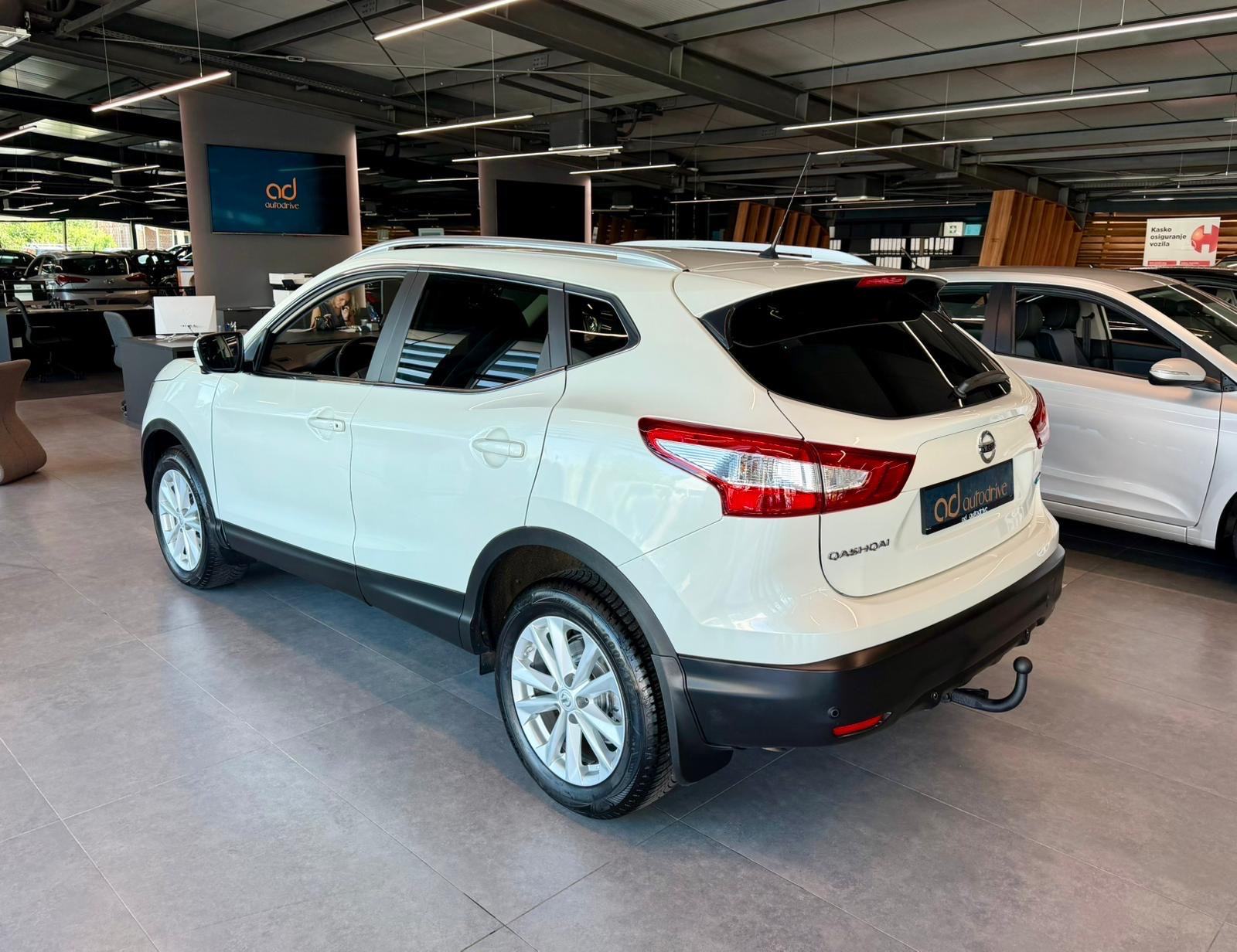 Nissan Qashqai 1,5 dCi KLIMA • SERVISNA • NAVI • KAMERA • ALU, fotografija 5