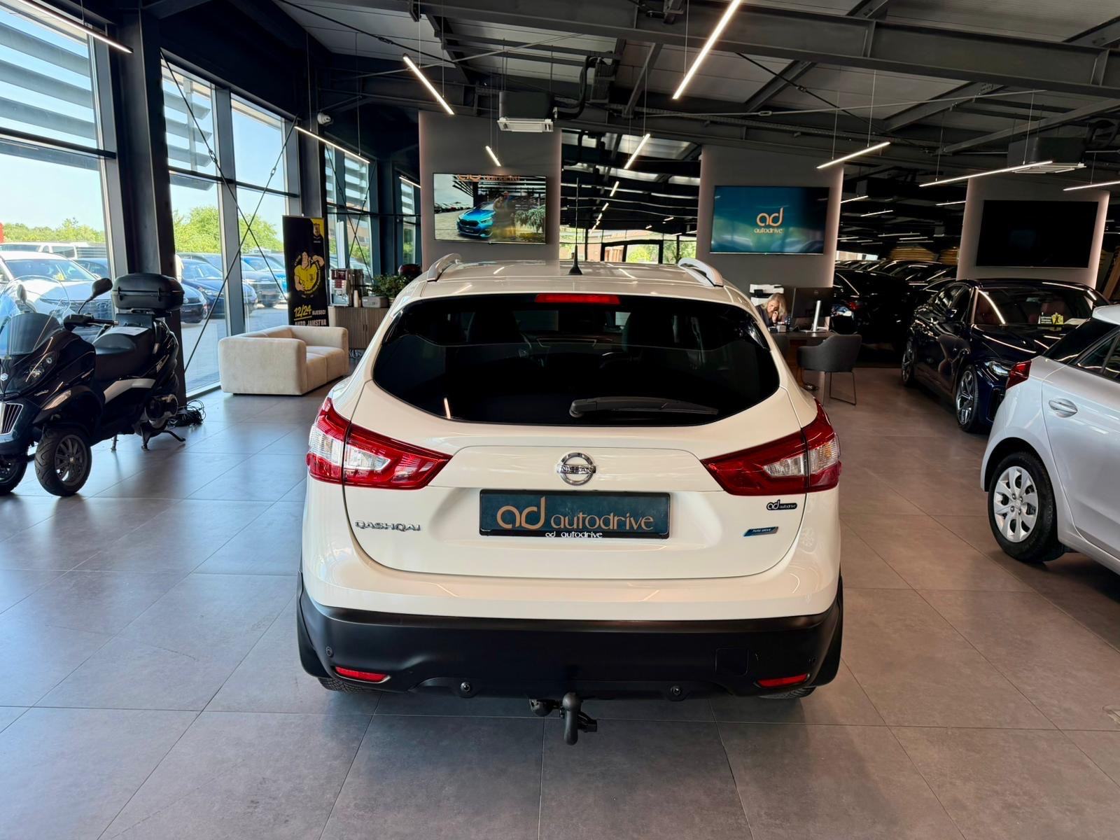 Nissan Qashqai 1,5 dCi KLIMA • SERVISNA • NAVI • KAMERA • ALU, fotografija 6