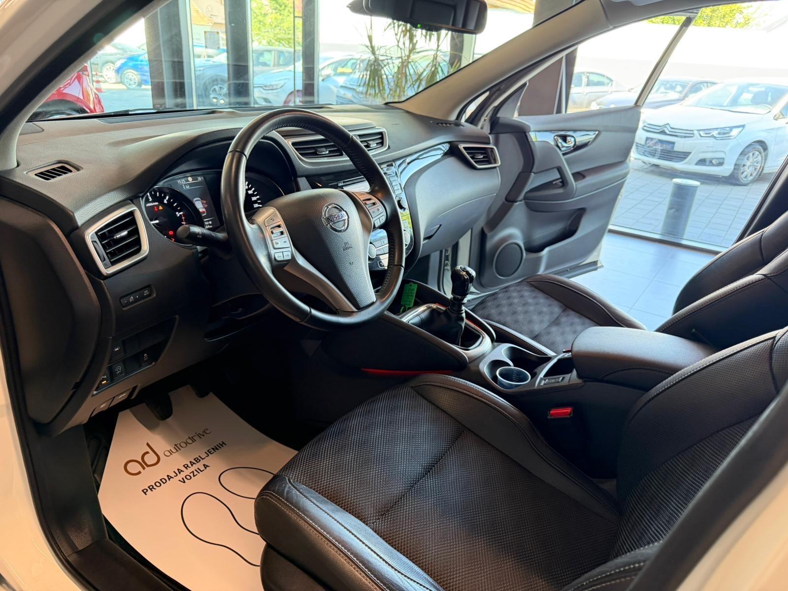 Nissan Qashqai 1,5 dCi KLIMA • SERVISNA • NAVI • KAMERA • ALU, fotografija 11