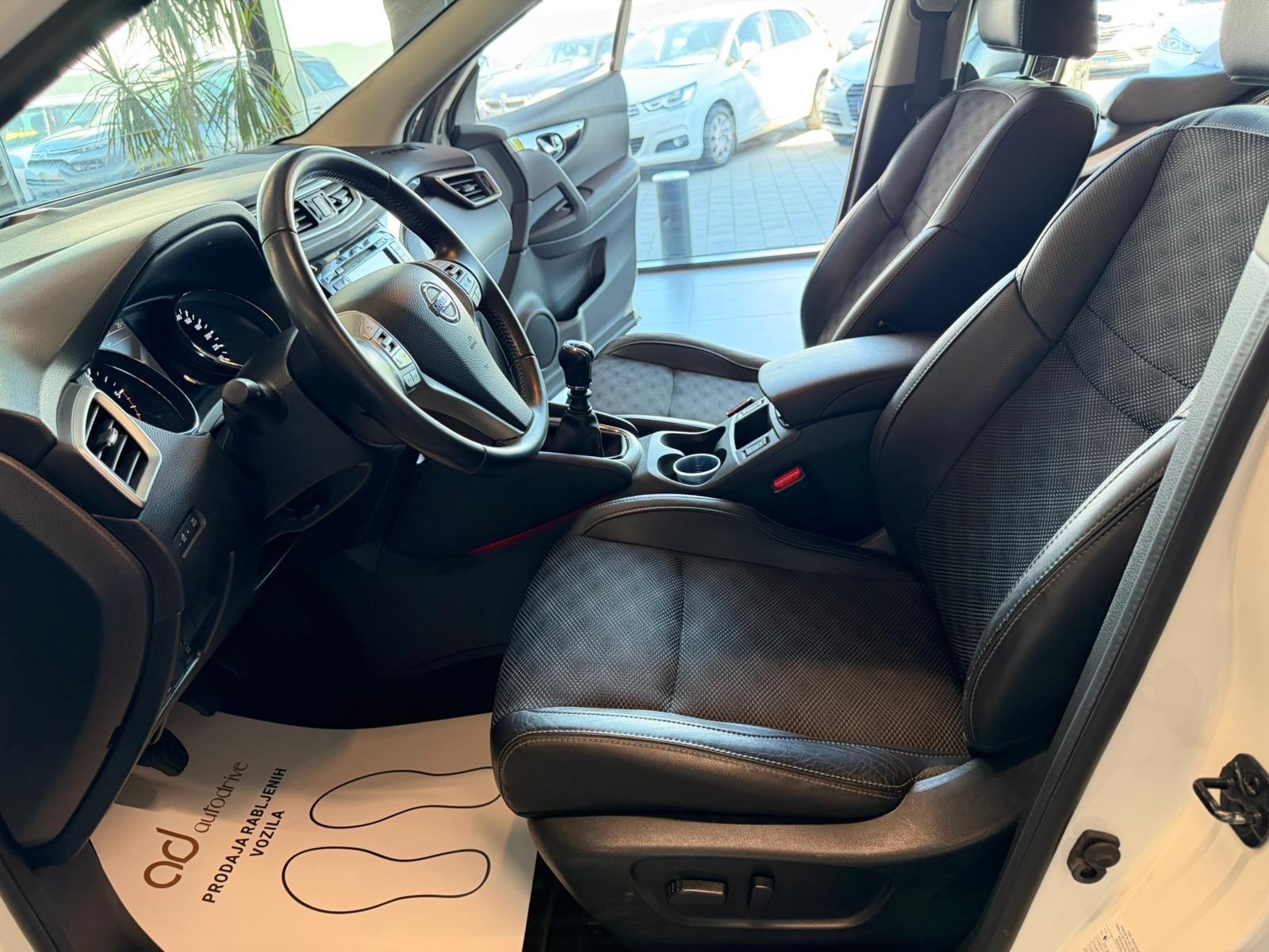Nissan Qashqai 1,5 dCi KLIMA • SERVISNA • NAVI • KAMERA • ALU, fotografija 13