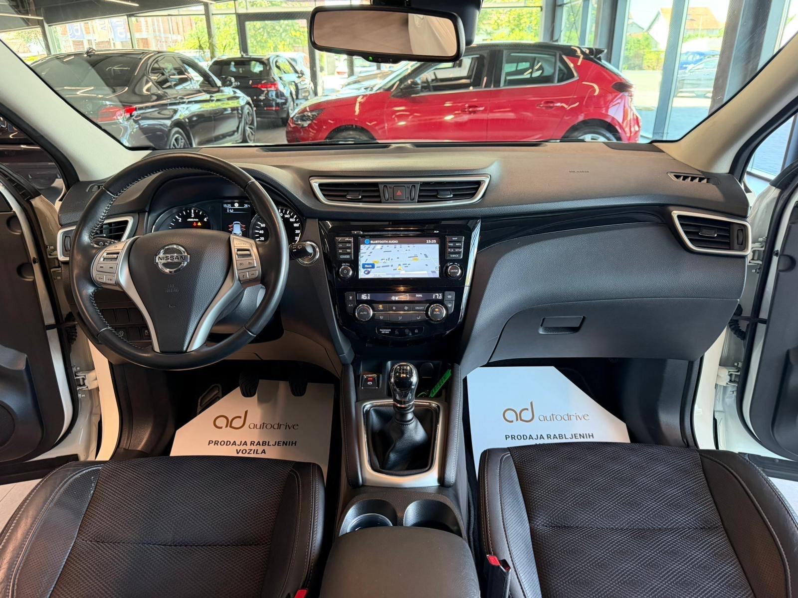Nissan Qashqai 1,5 dCi KLIMA • SERVISNA • NAVI • KAMERA • ALU, fotografija 14