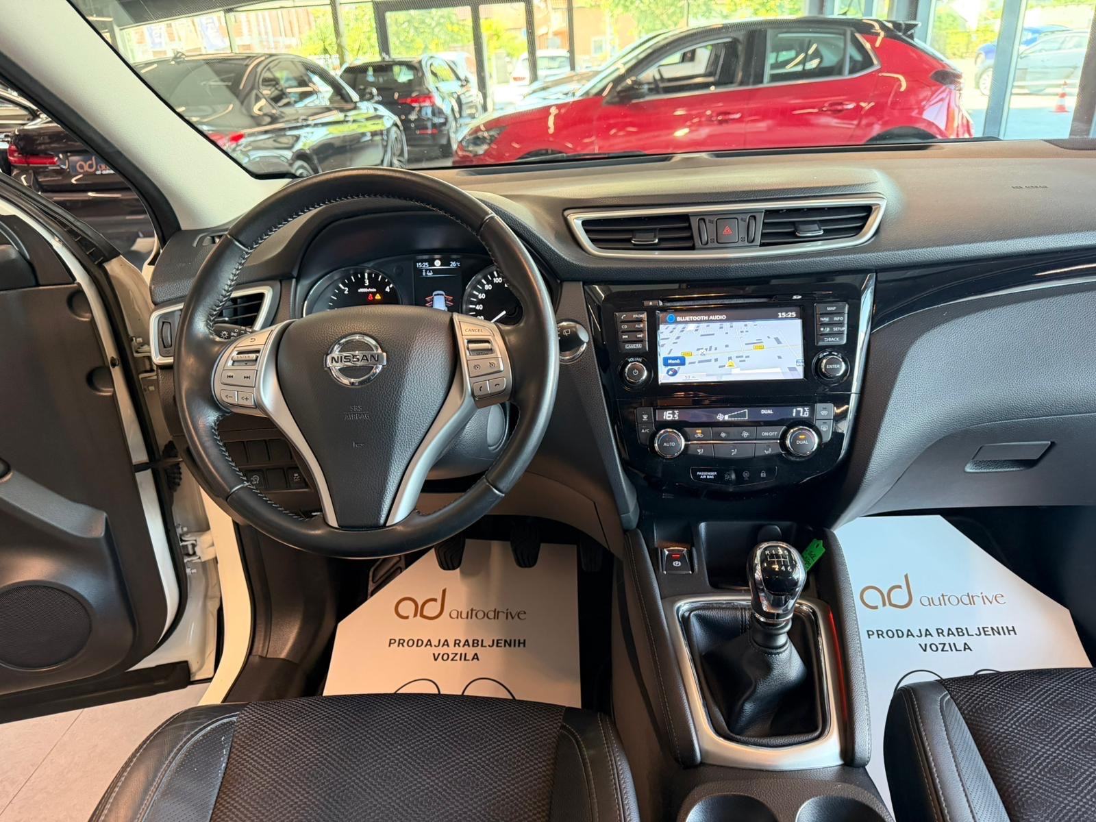 Nissan Qashqai 1,5 dCi KLIMA • SERVISNA • NAVI • KAMERA • ALU, fotografija 15