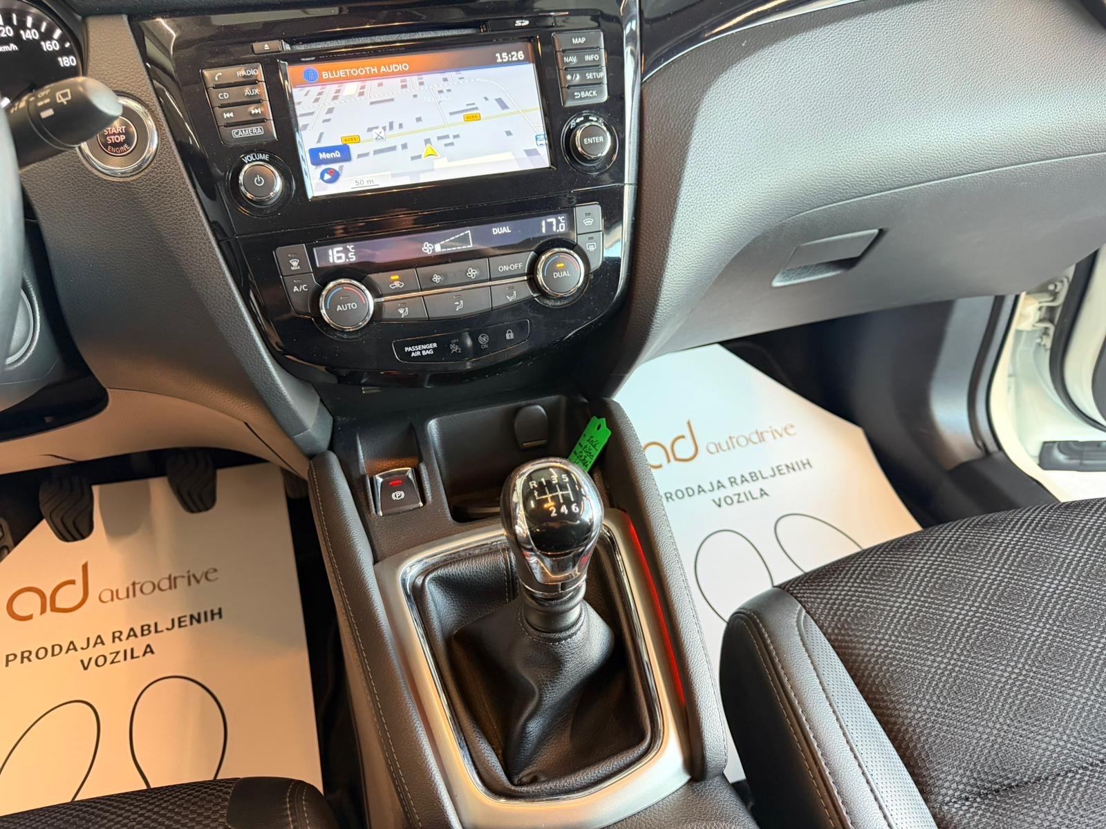 Nissan Qashqai 1,5 dCi KLIMA • SERVISNA • NAVI • KAMERA • ALU, fotografija 17
