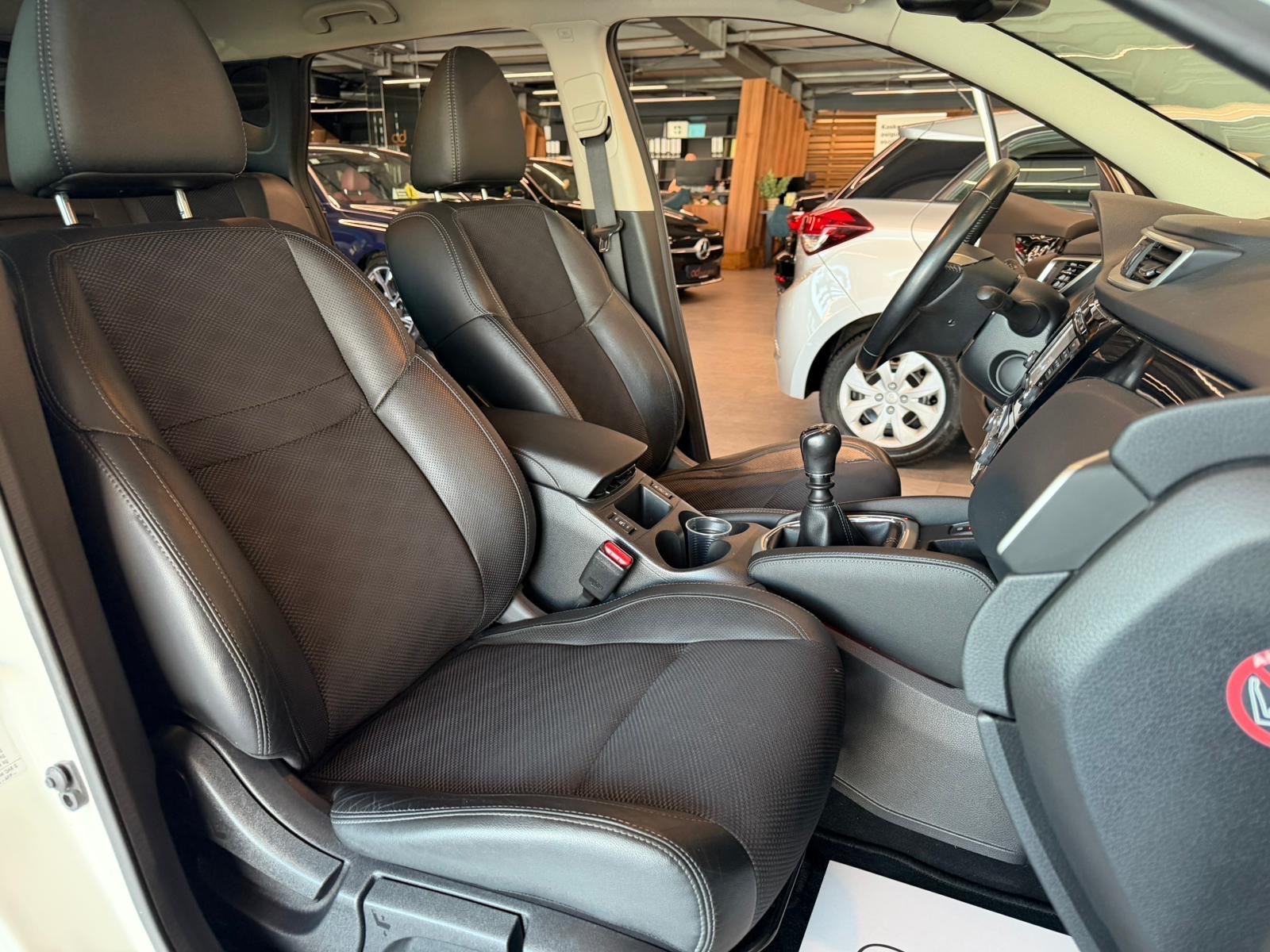 Nissan Qashqai 1,5 dCi KLIMA • SERVISNA • NAVI • KAMERA • ALU, fotografija 19