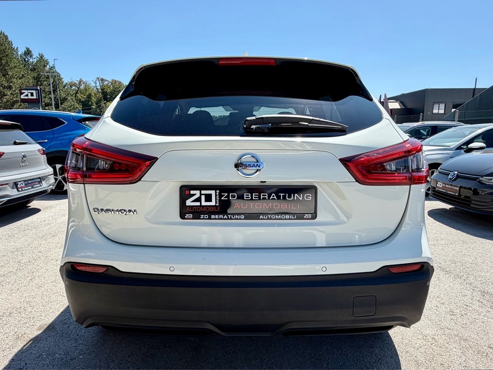 Nissan Qashqai 1,5 dCi N-Connecta V.Servis REG Kamera NAV R18 Servisna, fotografija 8