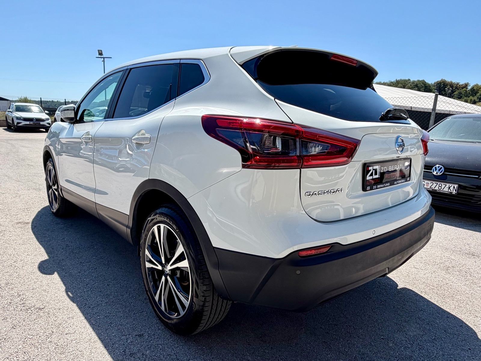 Nissan Qashqai 1,5 dCi N-Connecta V.Servis REG Kamera NAV R18 Servisna, fotografija 5