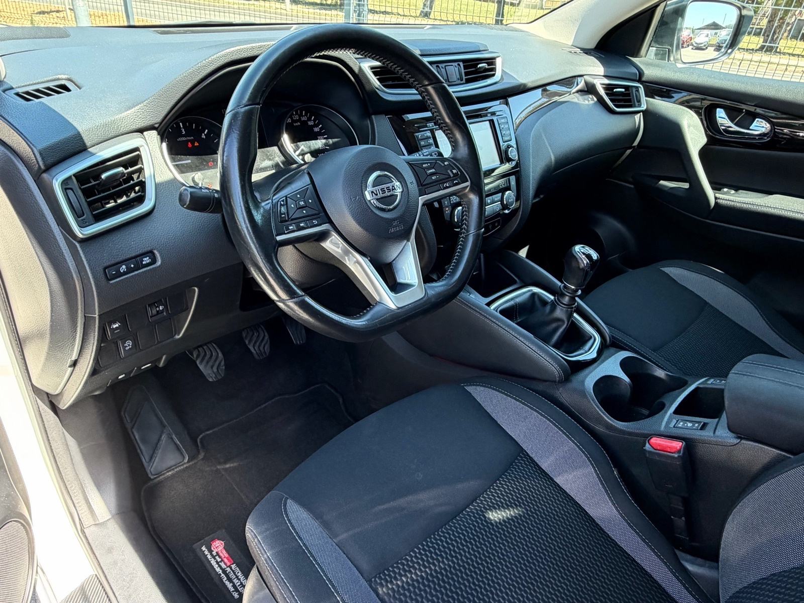Nissan Qashqai 1,5 dCi N-Connecta V.Servis REG Kamera NAV R18 Servisna, fotografija 12