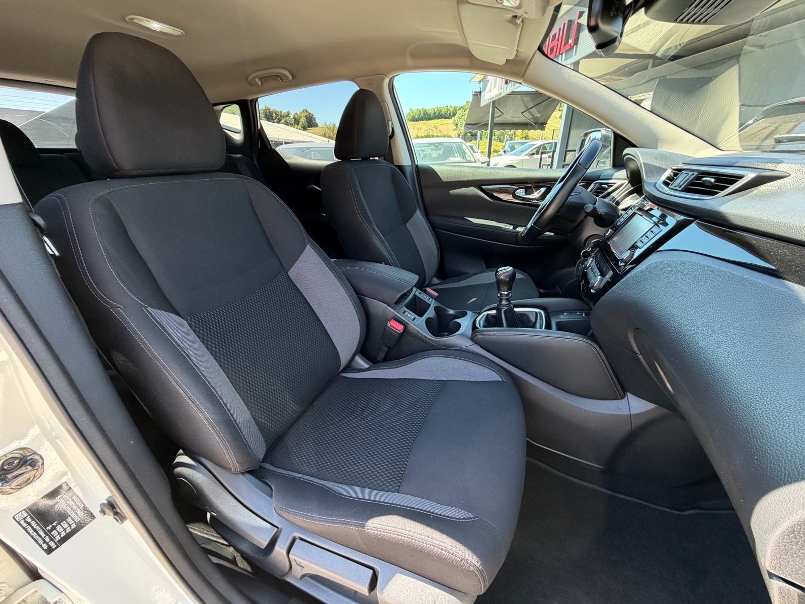 Nissan Qashqai 1,5 dCi N-Connecta V.Servis REG Kamera NAV R18 Servisna, fotografija 15