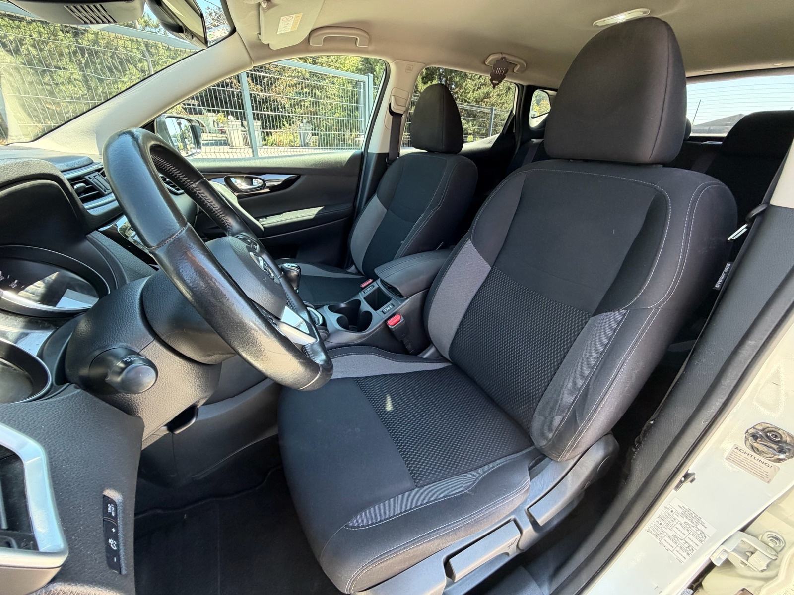 Nissan Qashqai 1,5 dCi N-Connecta V.Servis REG Kamera NAV R18 Servisna, fotografija 13