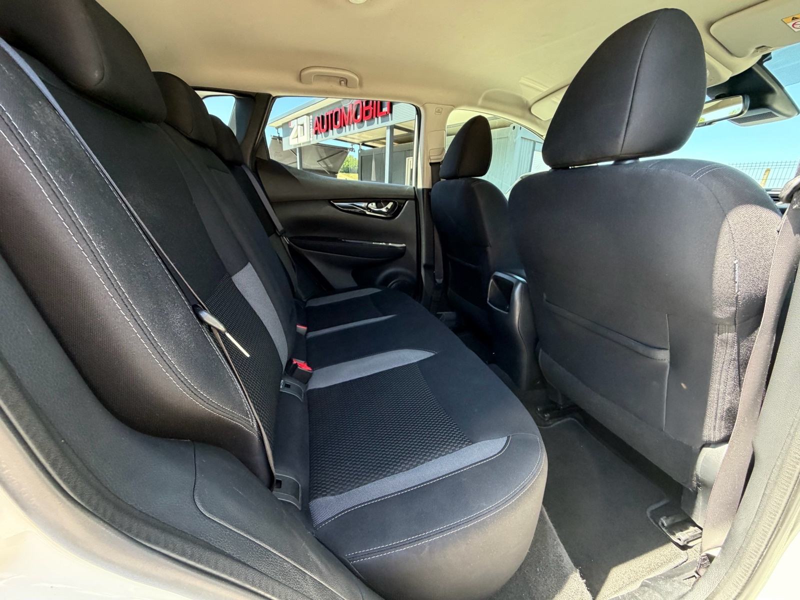 Nissan Qashqai 1,5 dCi N-Connecta V.Servis REG Kamera NAV R18 Servisna, fotografija 17