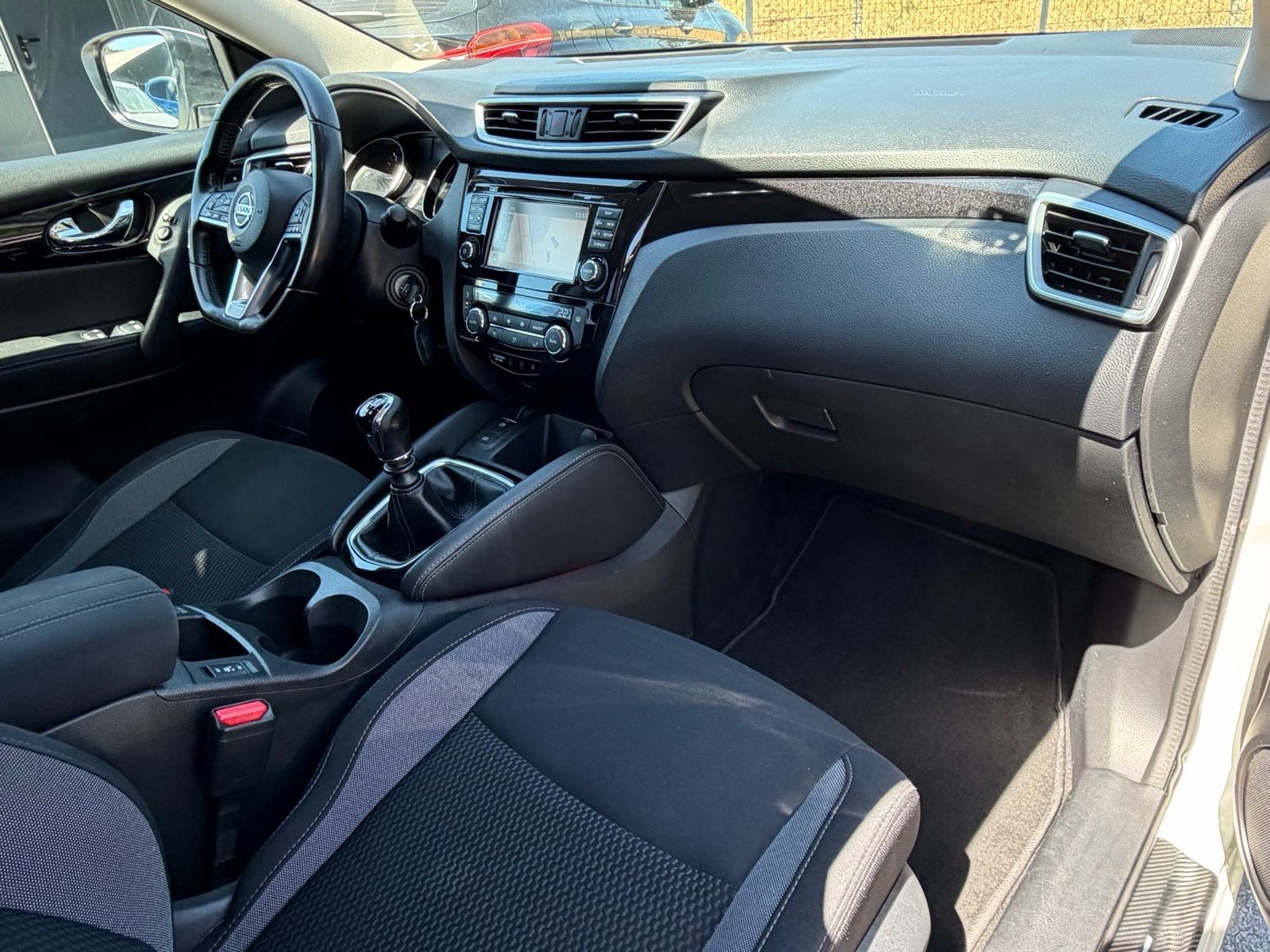 Nissan Qashqai 1,5 dCi N-Connecta V.Servis REG Kamera NAV R18 Servisna, fotografija 14
