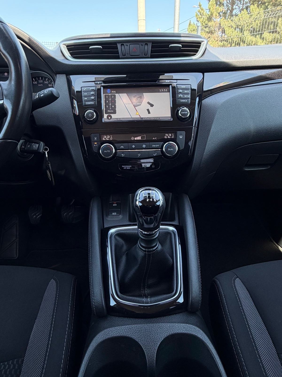 Nissan Qashqai 1,5 dCi N-Connecta V.Servis REG Kamera NAV R18 Servisna, fotografija 19