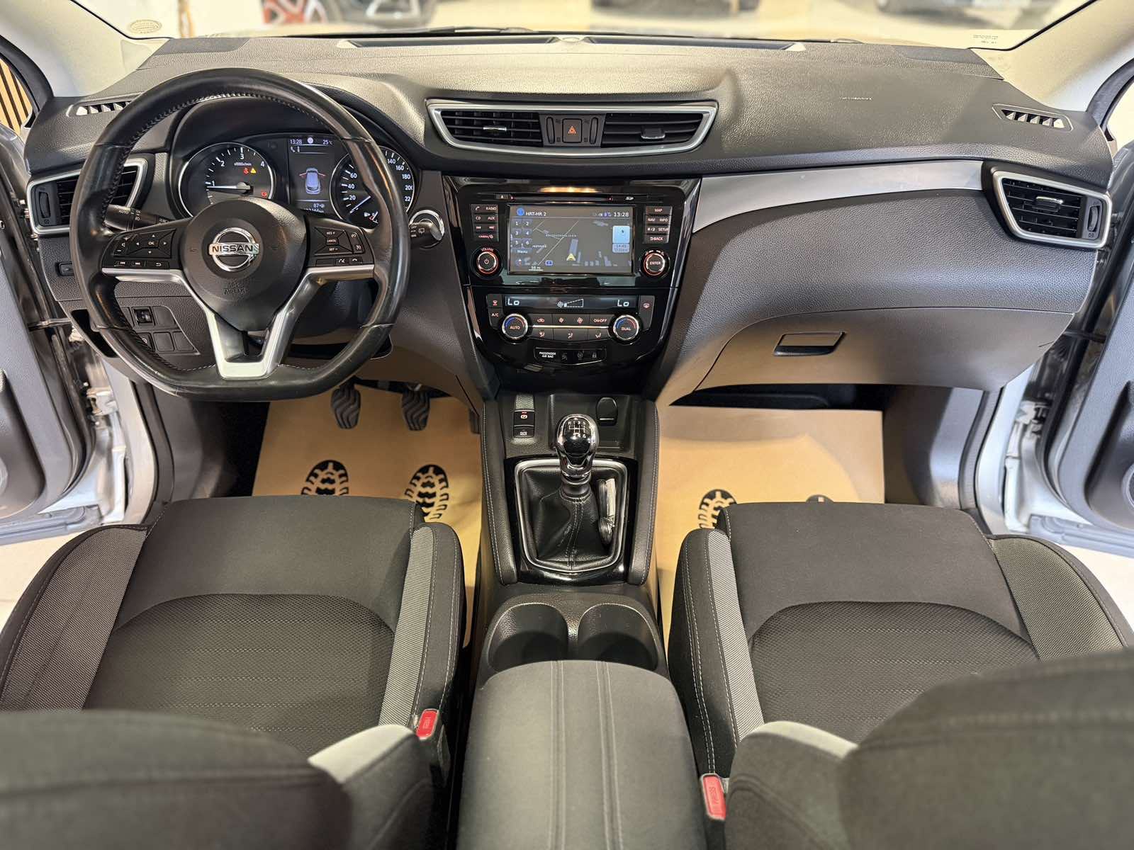 Nissan Qashqai 1,5 dCi *PANORAMA -KAMERA 360' - 3.GODINE JAMSTVO*, fotografija 15