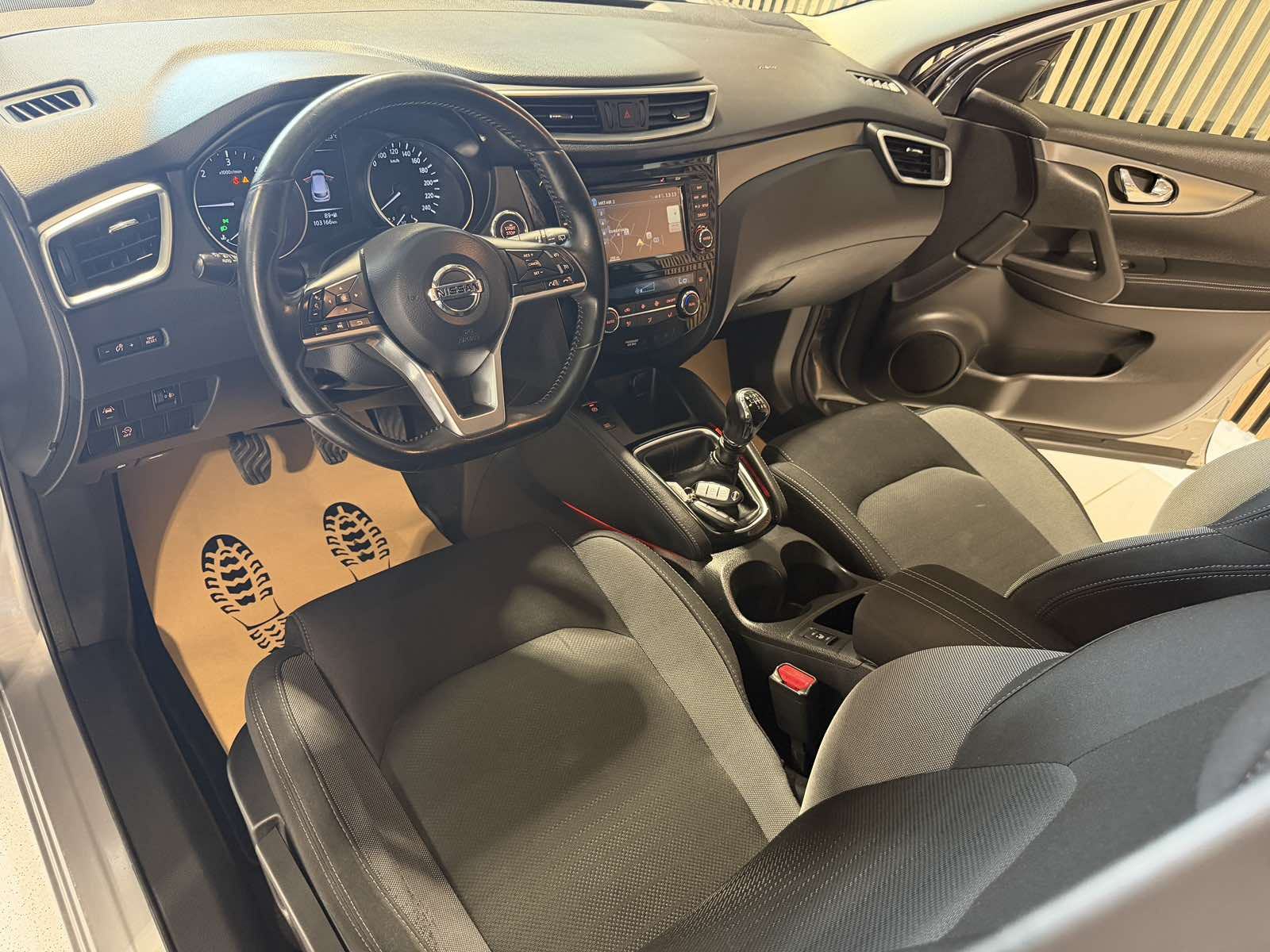 Nissan Qashqai 1,5 dCi *PANORAMA -KAMERA 360' - 3.GODINE JAMSTVO*, fotografija 16