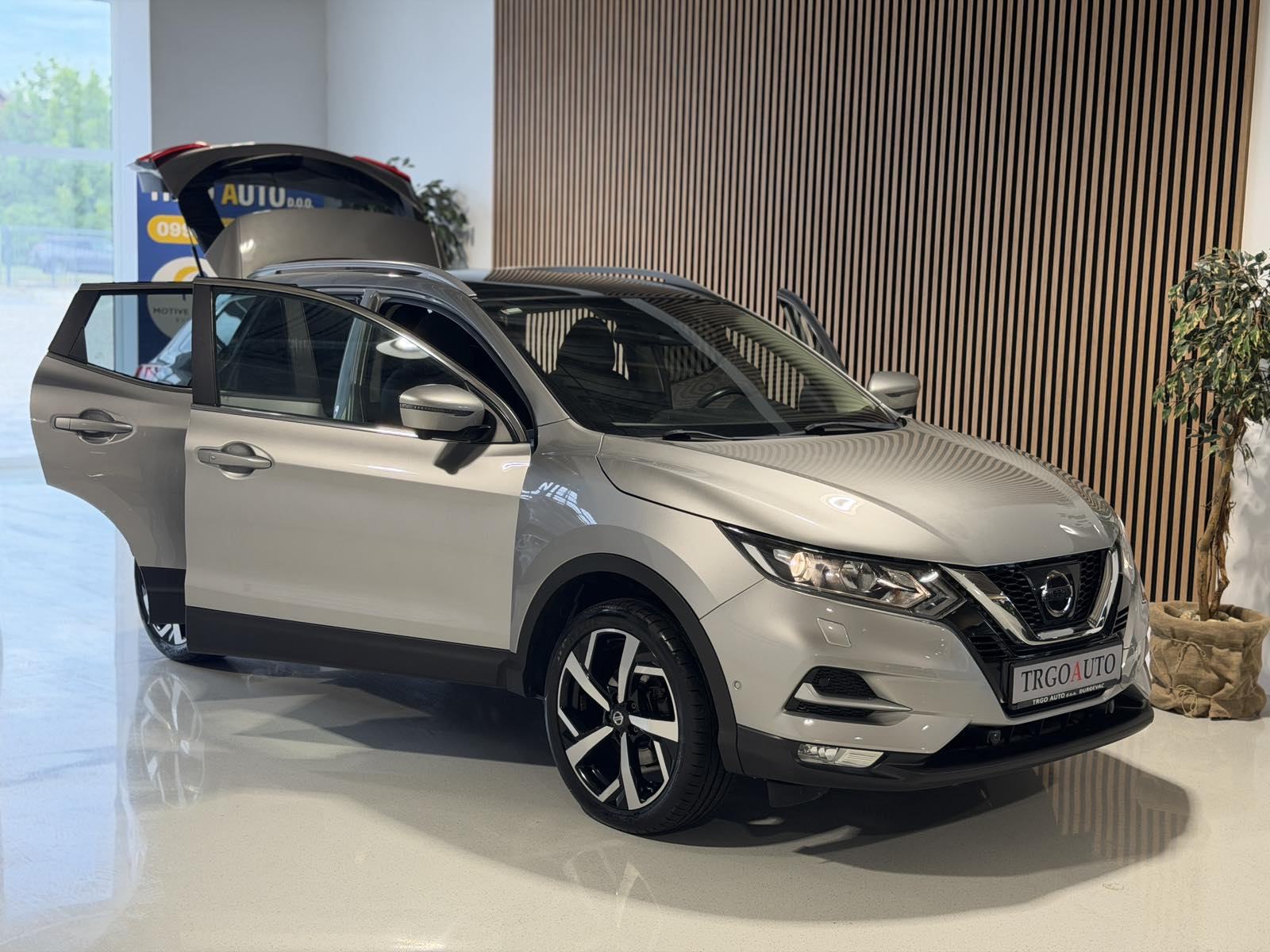 Nissan Qashqai 1,5 dCi *PANORAMA -KAMERA 360' - 3.GODINE JAMSTVO*, fotografija 2