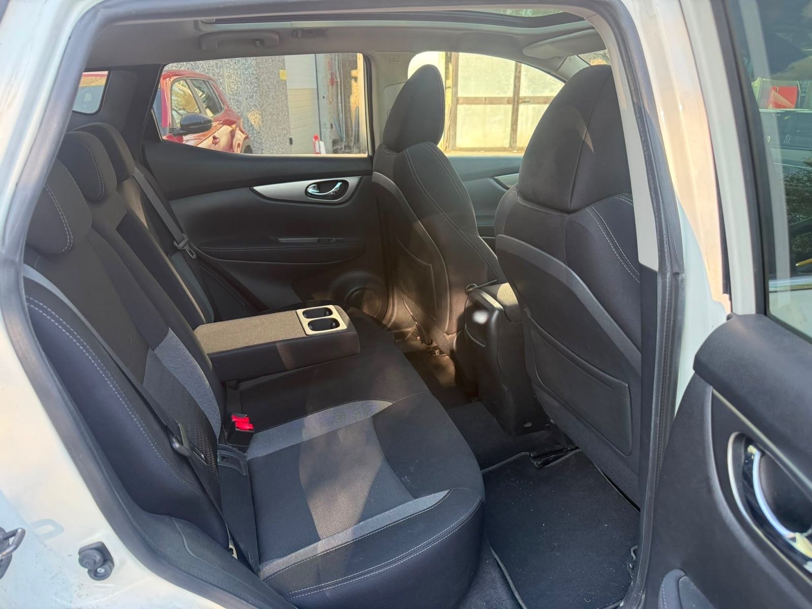 Nissan Qashqai 1,5 dCi TEKNA/PANORAMSKI KROV/NAVIGACIJA, fotografija 12
