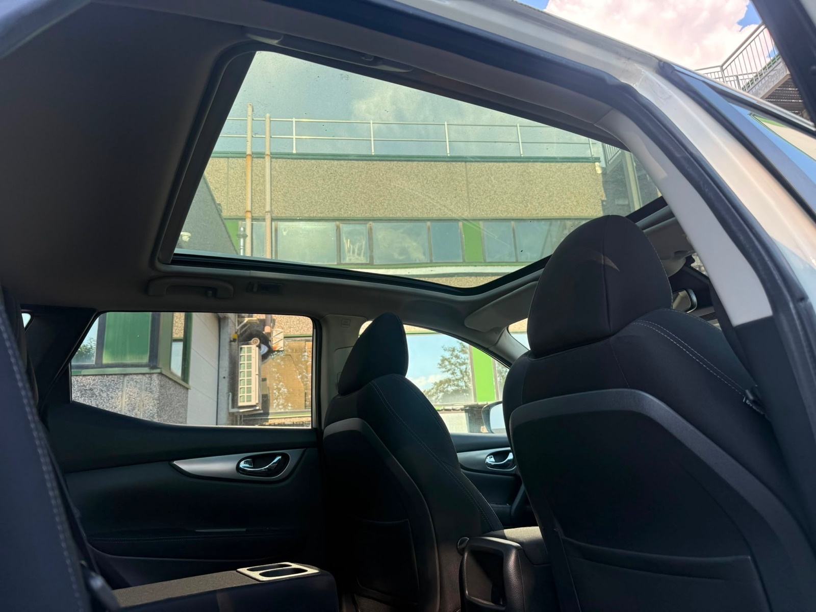Nissan Qashqai 1,5 dCi TEKNA/PANORAMSKI KROV/NAVIGACIJA, fotografija 15