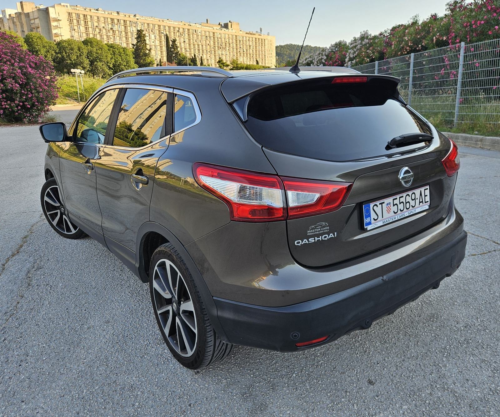 NISSAN QASHQAI 1,5 DCI • REG.12/2026. • FULL OPREMA TEKNA • ODLIČAN, fotografija 4
