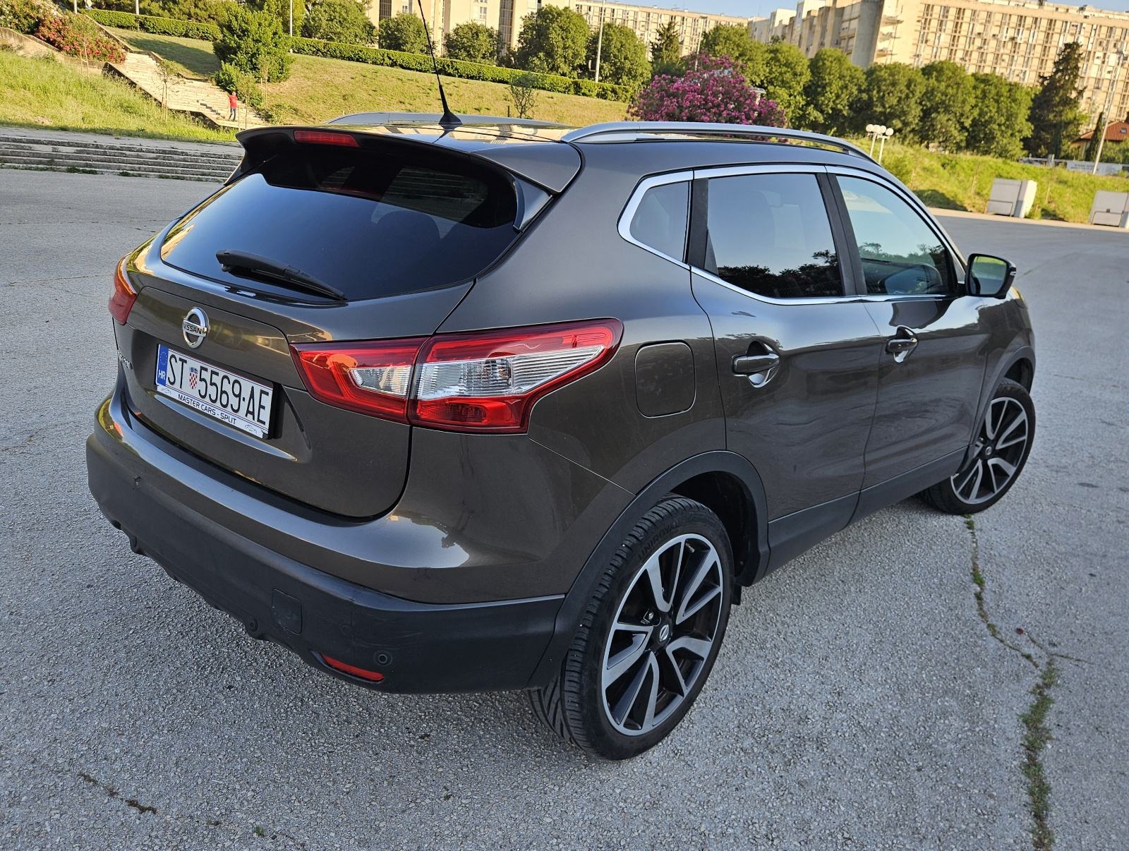 NISSAN QASHQAI 1,5 DCI • REG.12/2026. • FULL OPREMA TEKNA • ODLIČAN, fotografija 3