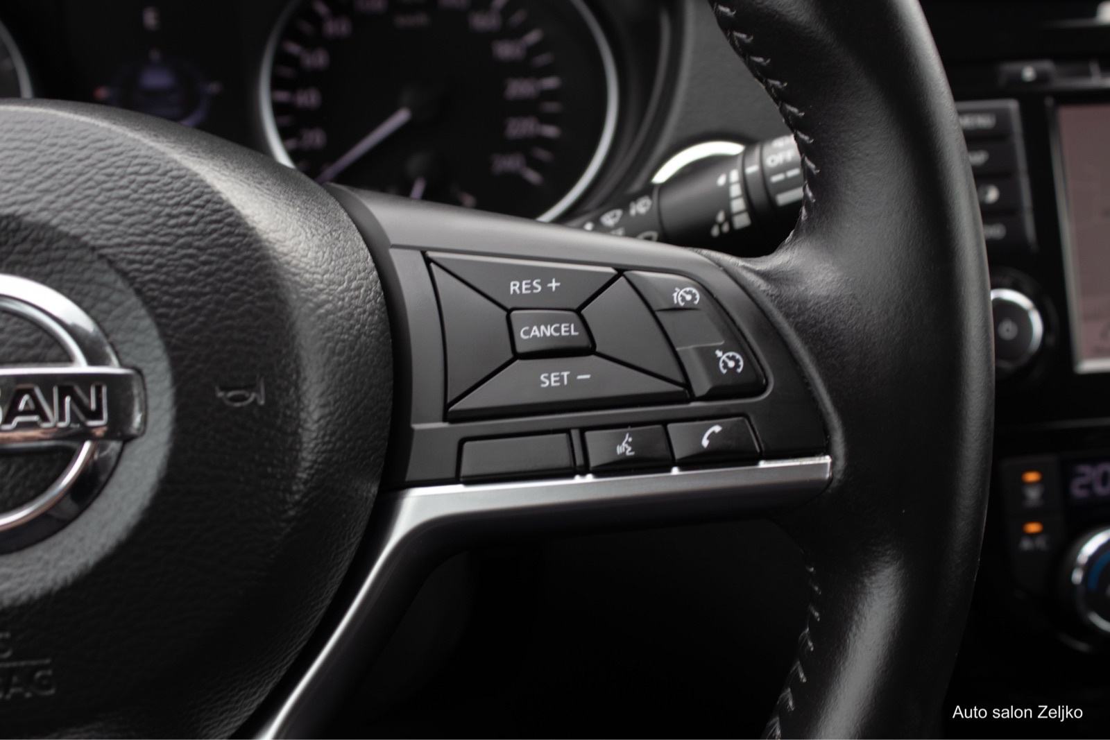 Nissan Qashqai 1,5 dCi panorama | led | navigacija, fotografija 18