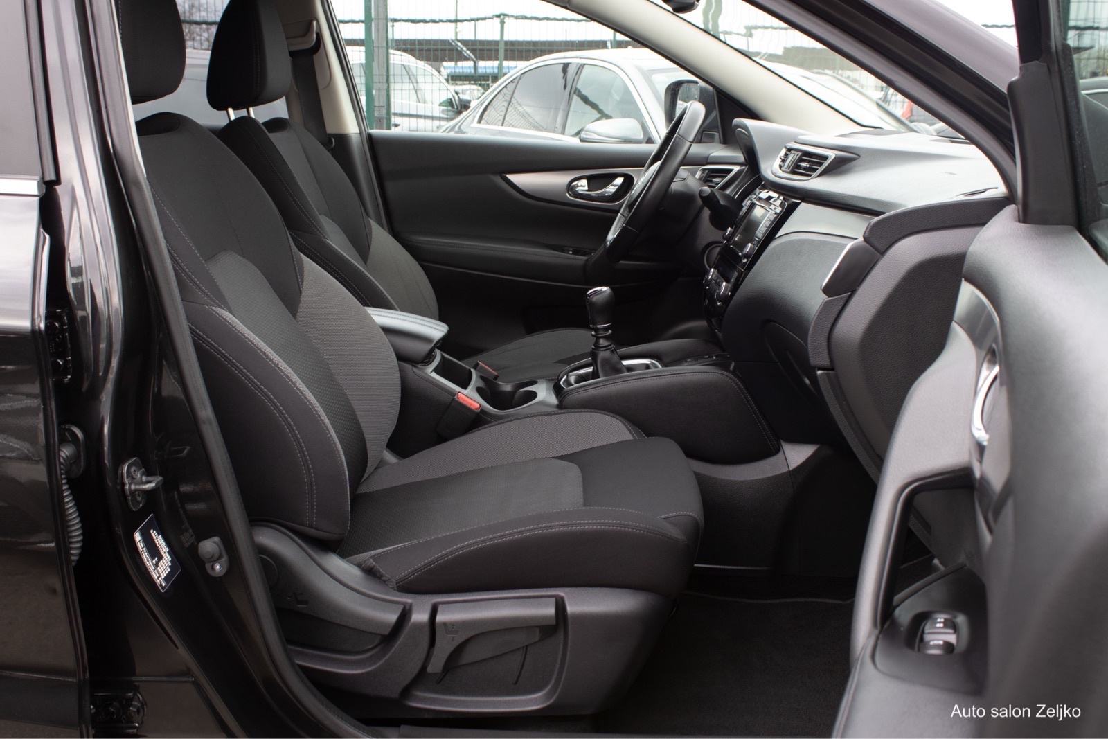 Nissan Qashqai 1,5 dCi panorama | led | navigacija, fotografija 12