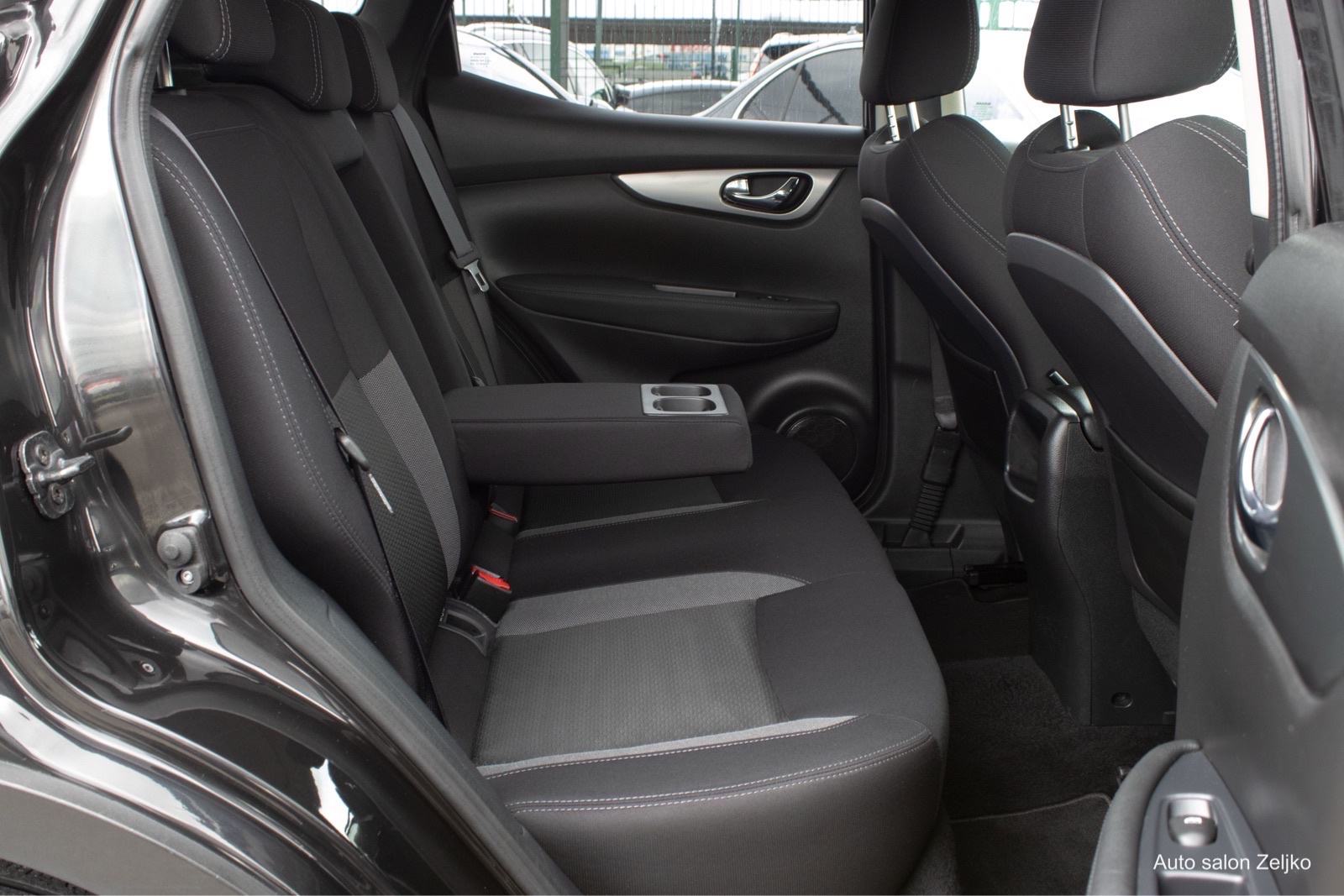 Nissan Qashqai 1,5 dCi panorama | led | navigacija, fotografija 13