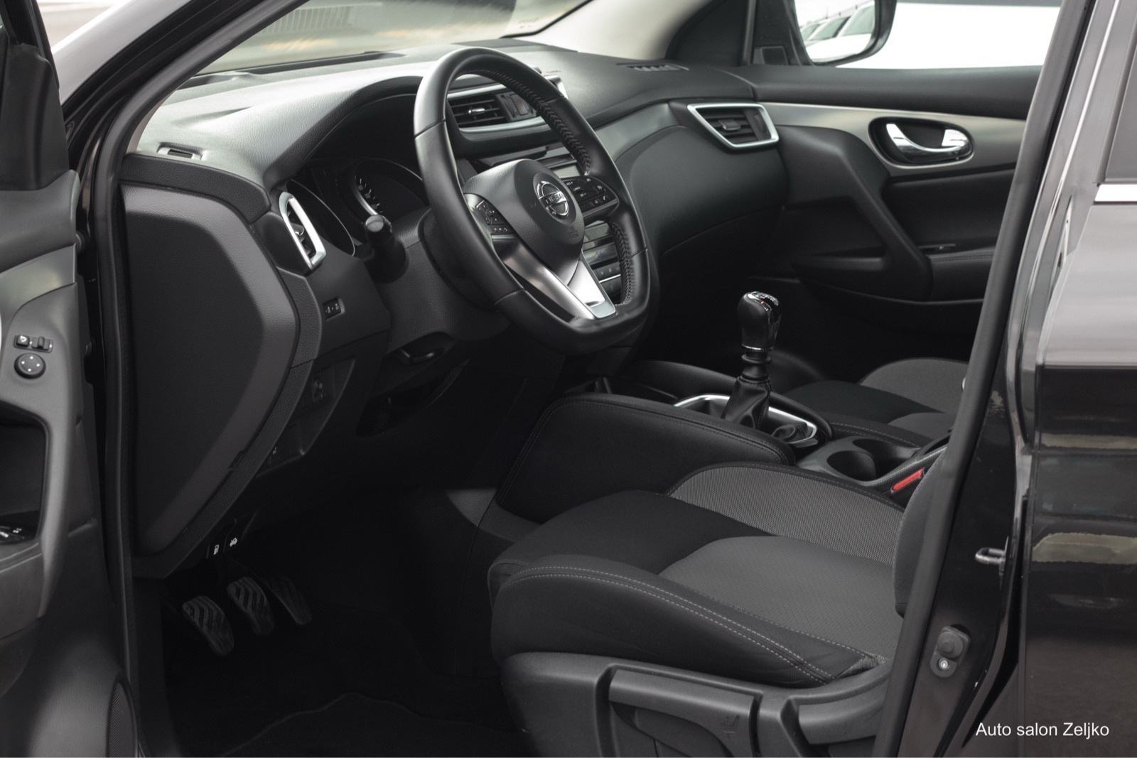 Nissan Qashqai 1,5 dCi panorama | led | navigacija, fotografija 6