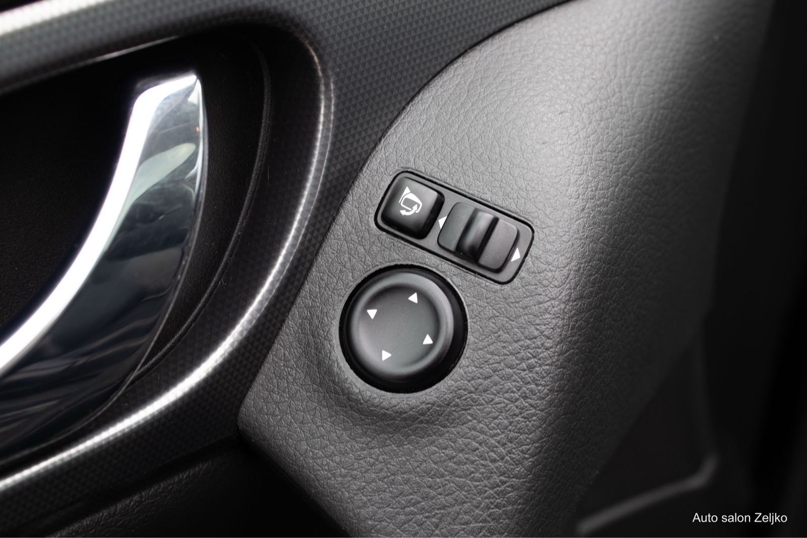 Nissan Qashqai 1,5 dCi panorama | led | navigacija, fotografija 19