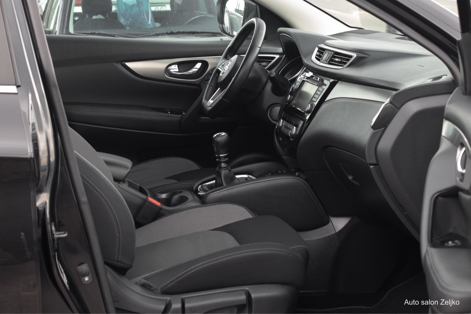 Nissan Qashqai 1,5 dCi panorama | led | navigacija, fotografija 10