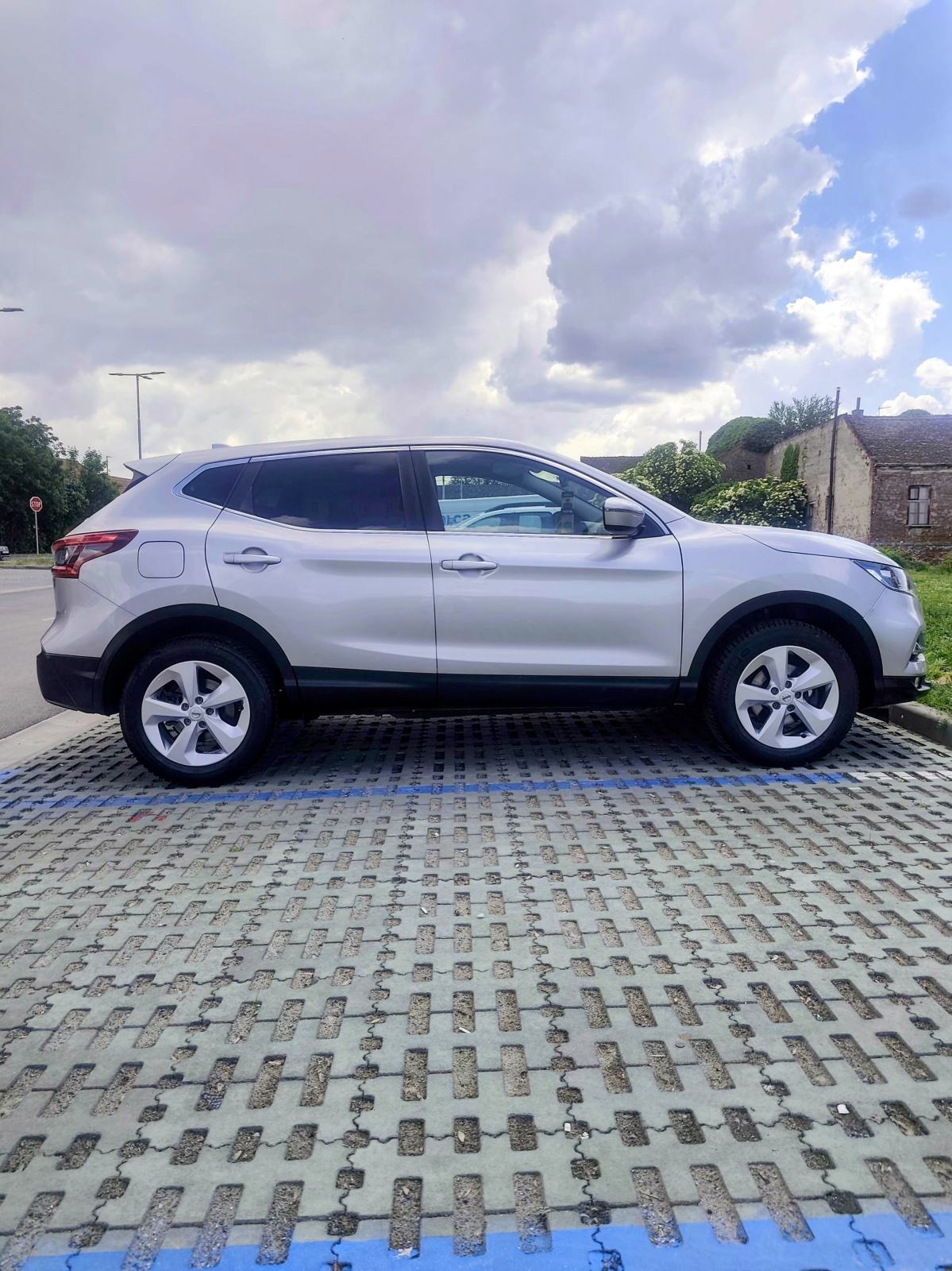 Nissan Qashqai 1,5 dCi- N Connecta ,+4 zimske gume, reg. 03/27, fotografija 4