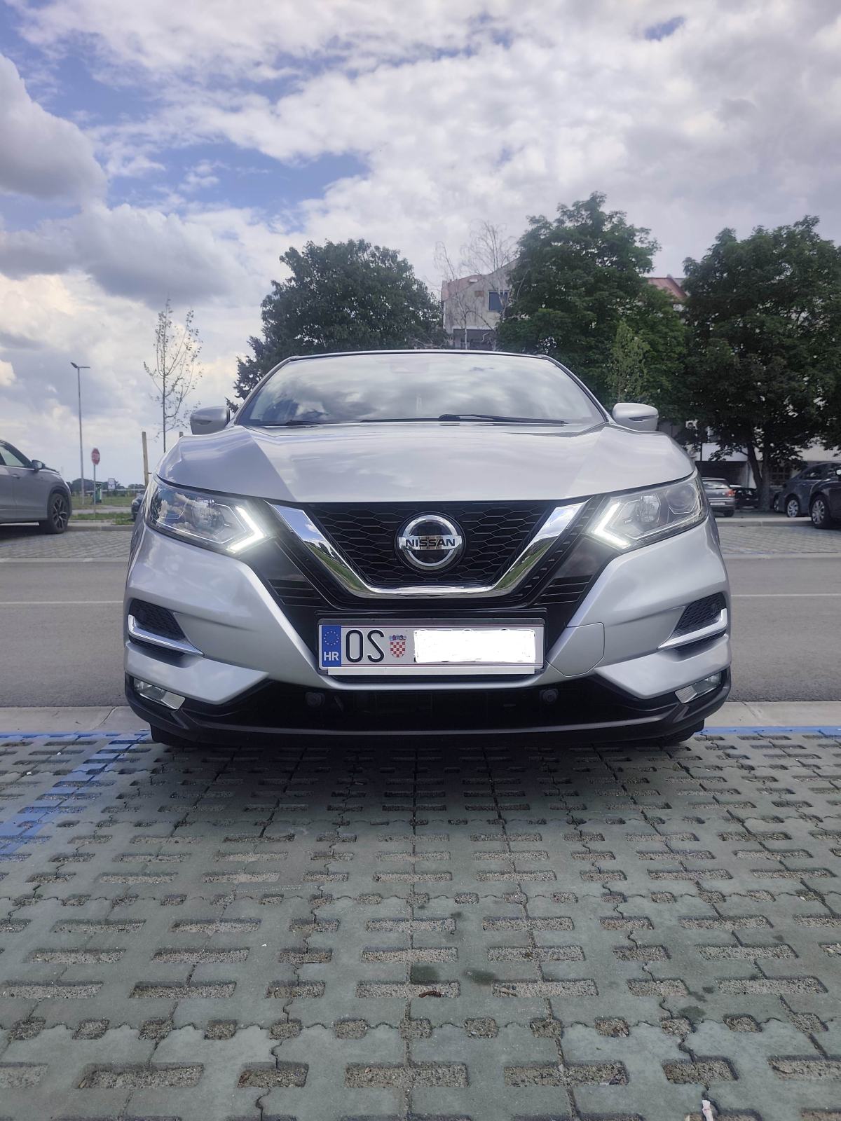 Nissan Qashqai 1,5 dCi- N Connecta ,+4 zimske gume, reg. 03/27, fotografija 6