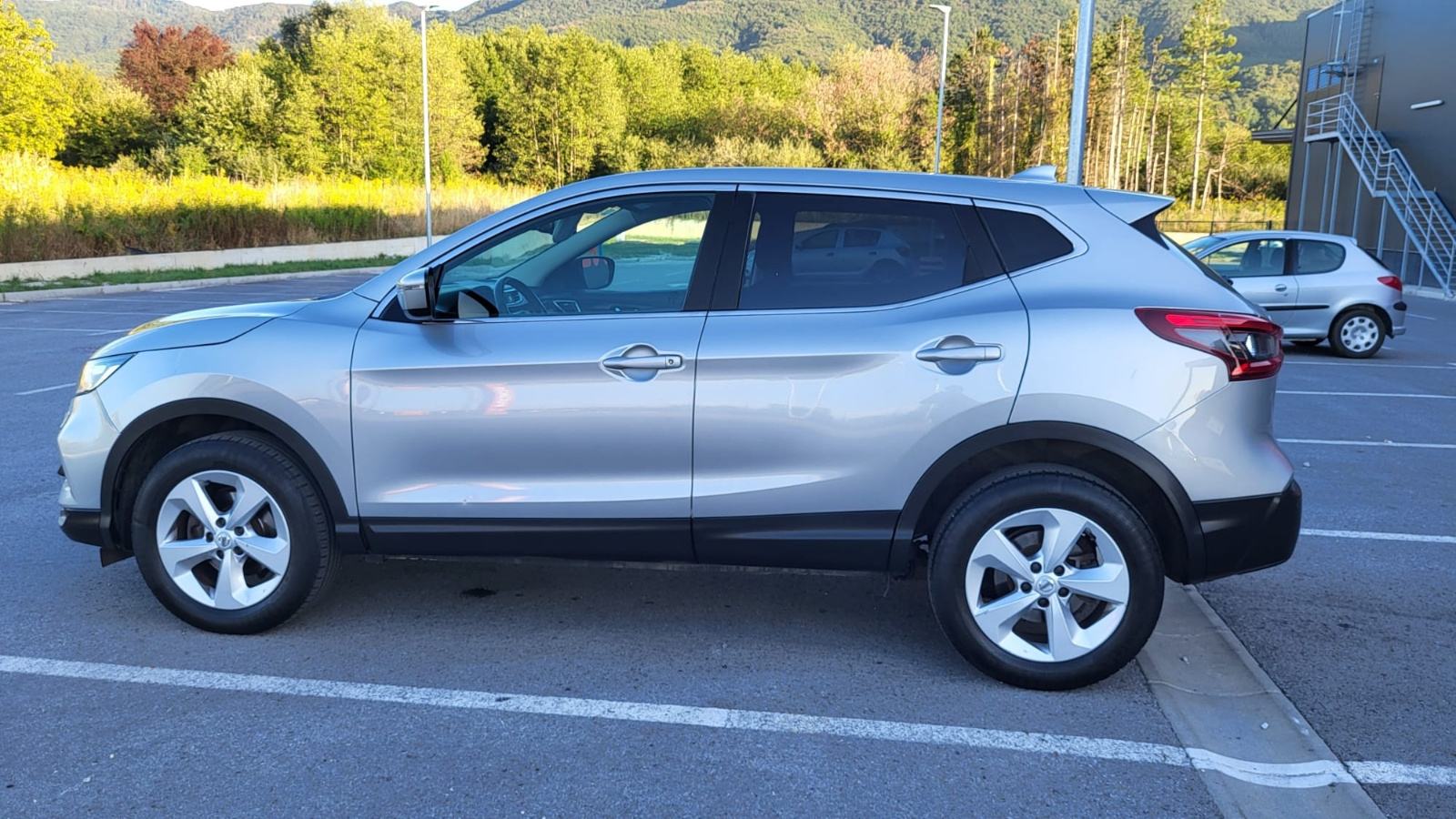 Nissan Qashqai 1,5 dCi REDIZAJN, NAVI, 121TKM.SERVISNA,REG.G.DANA, fotografija 5