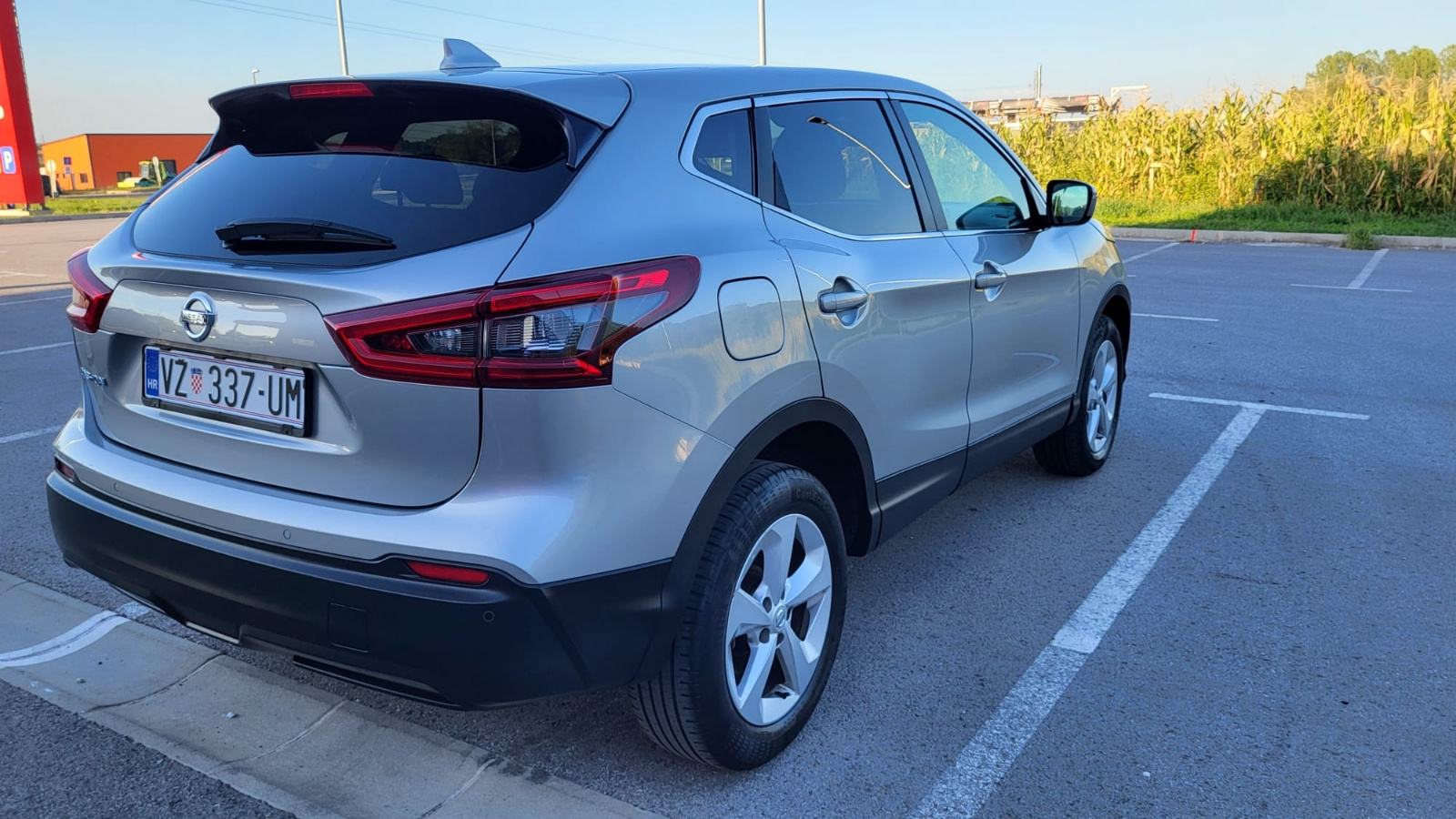 Nissan Qashqai 1,5 dCi REDIZAJN, NAVI, 121TKM.SERVISNA,REG.G.DANA, fotografija 6