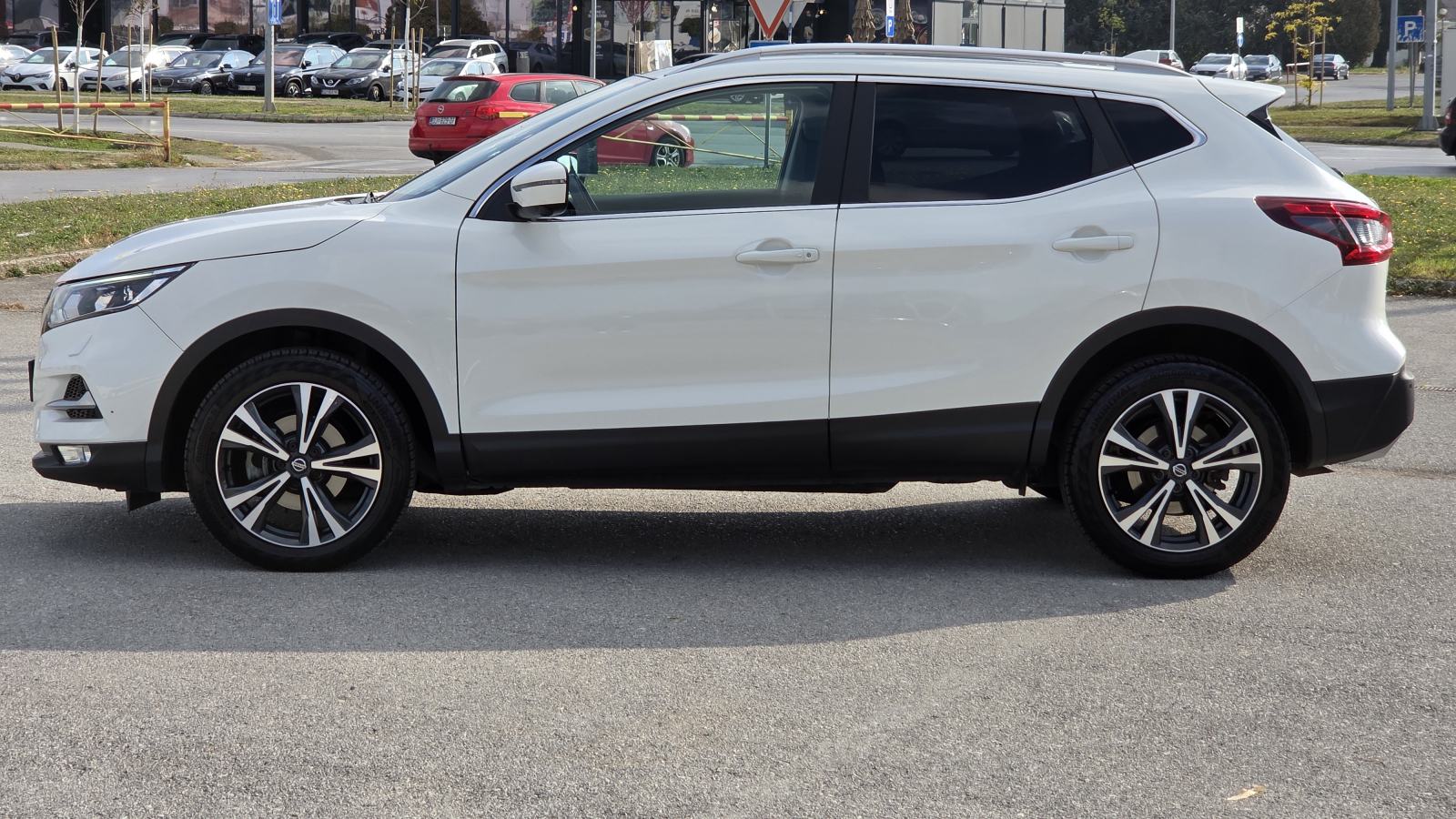 Nissan Qashqai 1,5 dCi*TEKNA AUTOM125 TKM XENON NAVI KAMERA 360 PANOR, fotografija 4