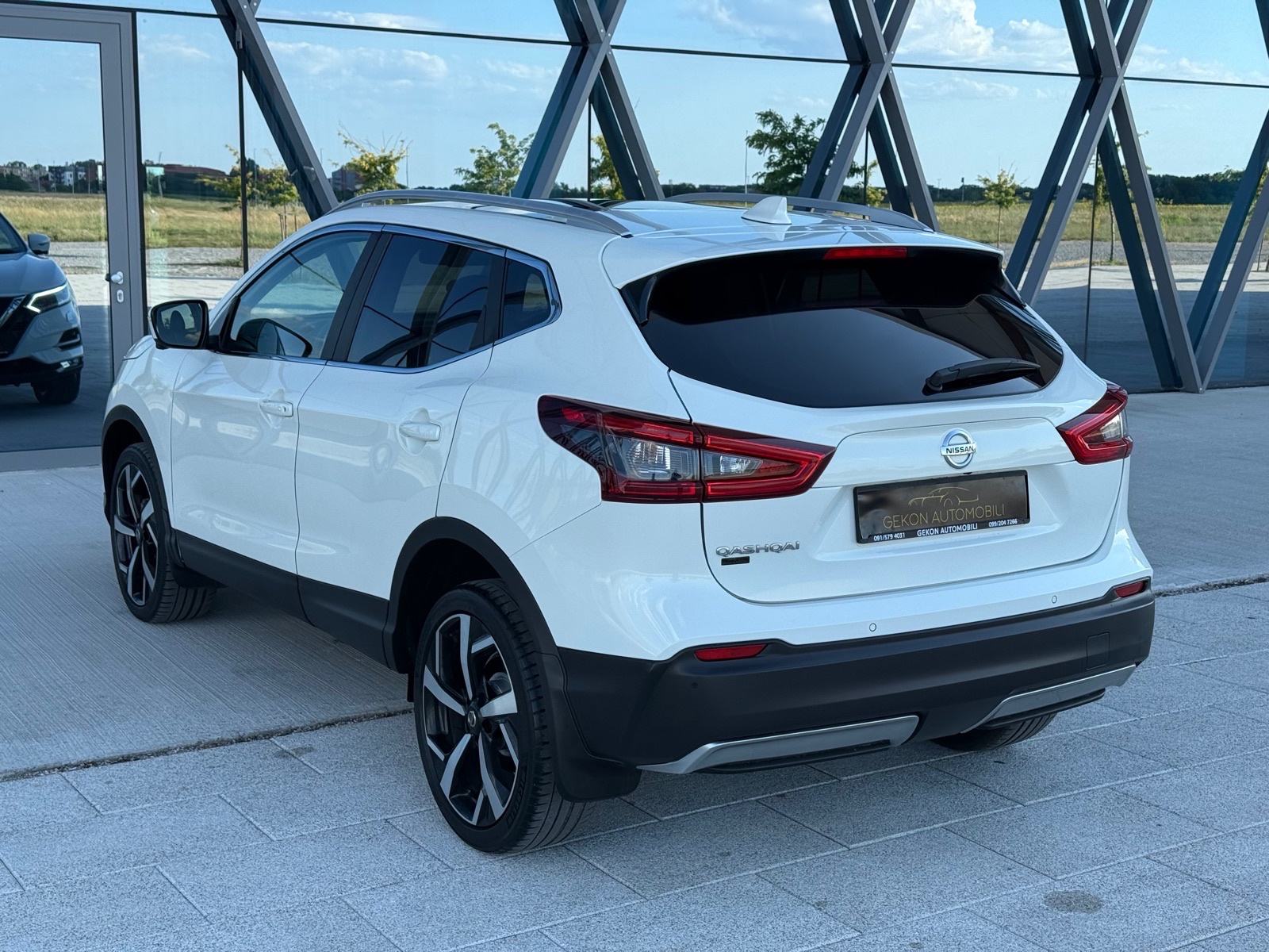 Nissan Qashqai 1,5 dCi TEKNA,PANO,360KAM,KEYLESS,SERVISNA,JAMSTVO, fotografija 3