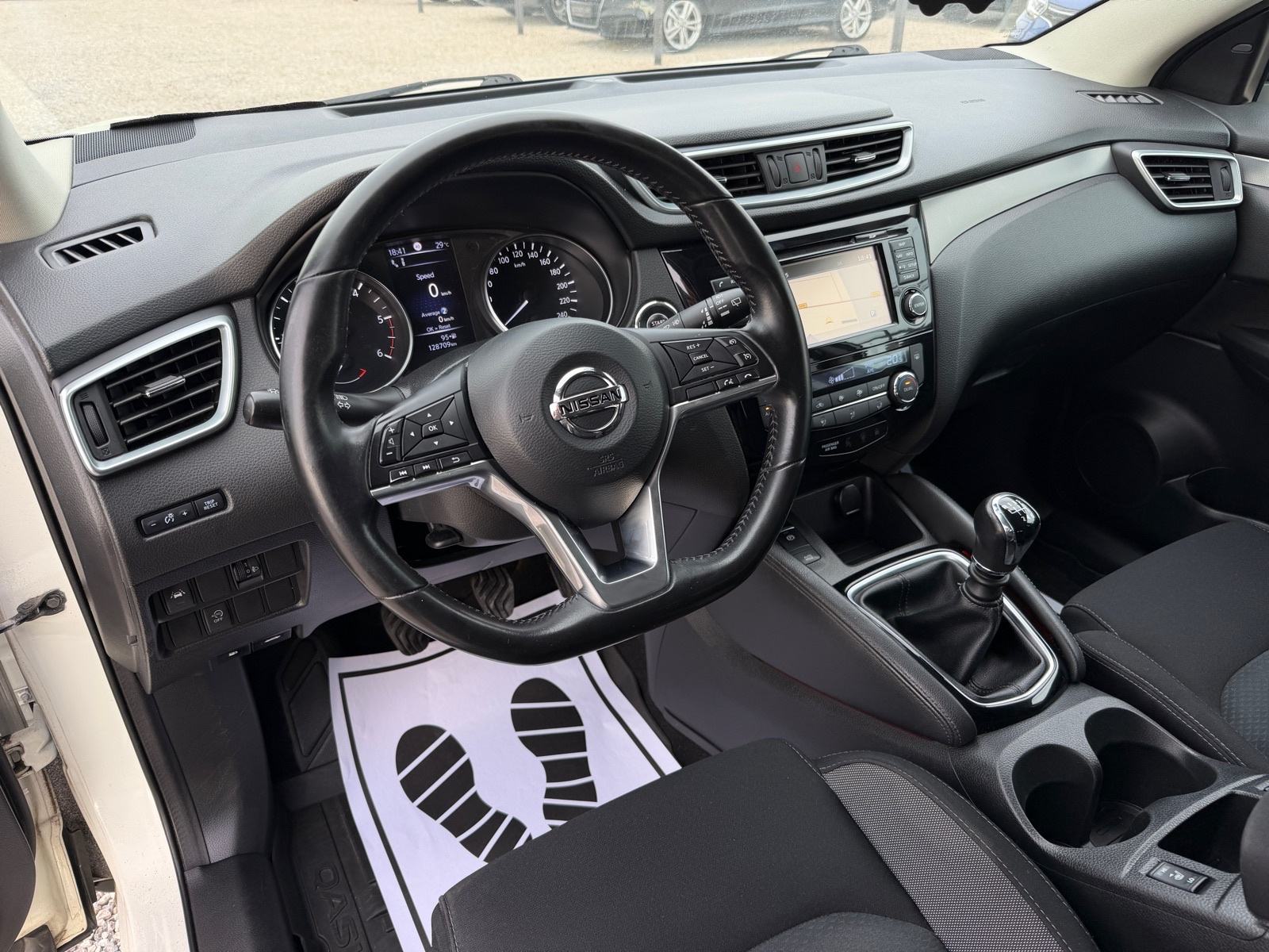 Nissan Qashqai 1,5 dCi N-CONNECTA,360°KAMERA,GR.SJED,SERVISNA,JAMSTVO, fotografija 9