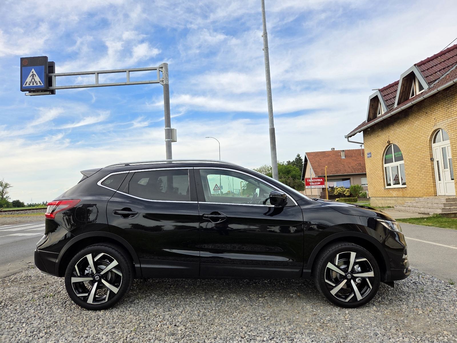 Nissan Qashqai 1.5dCi TEKNA-142TKM-JAMSTVO 12MJ-LED,360,PANO-VEL.SERV., fotografija 4