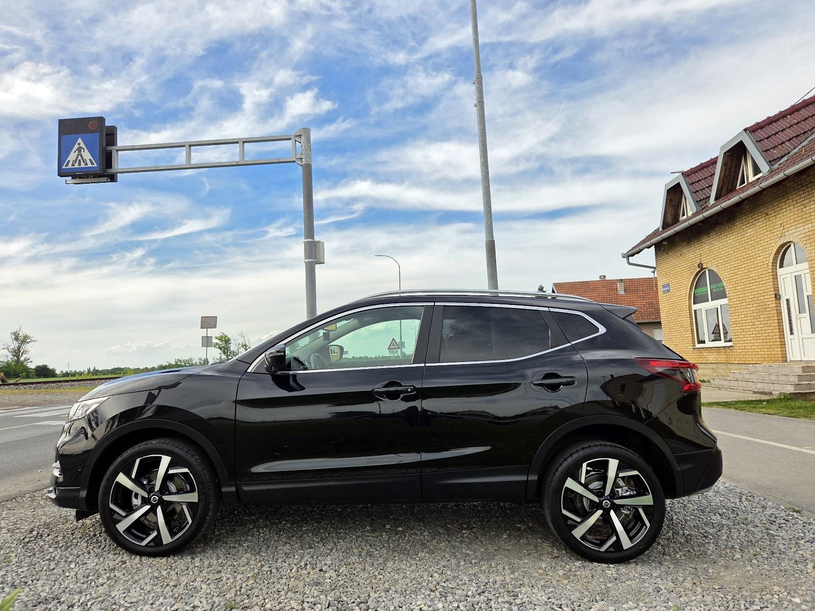 Nissan Qashqai 1.5dCi TEKNA-142TKM-JAMSTVO 12MJ-LED,360,PANO-VEL.SERV., fotografija 5