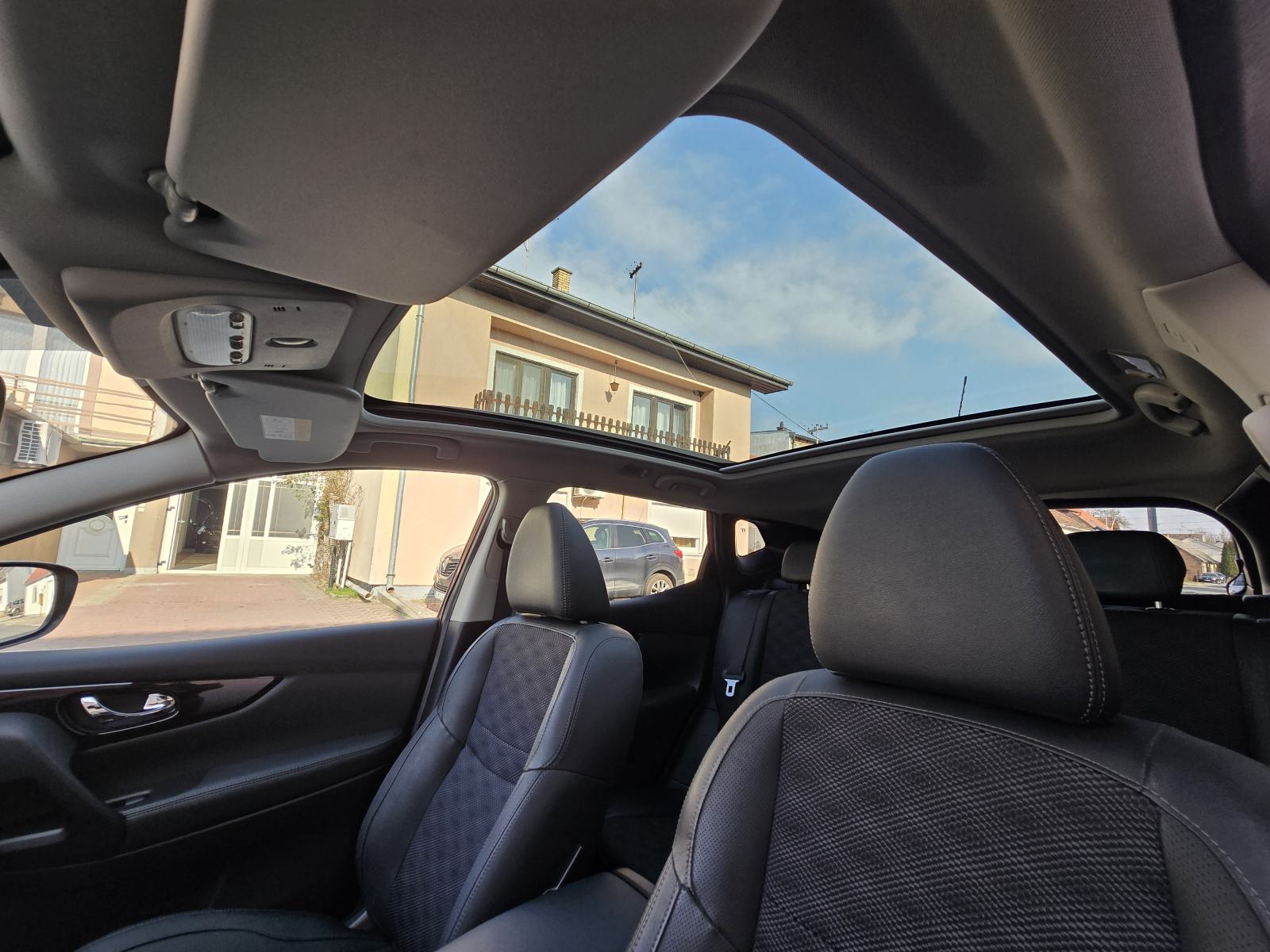 Nissan Qashqai 1.5 dCi TEKNA,LED,KAM.360°,PANO,ALU 19,SERV.KNJ,JAMSTVO, fotografija 14