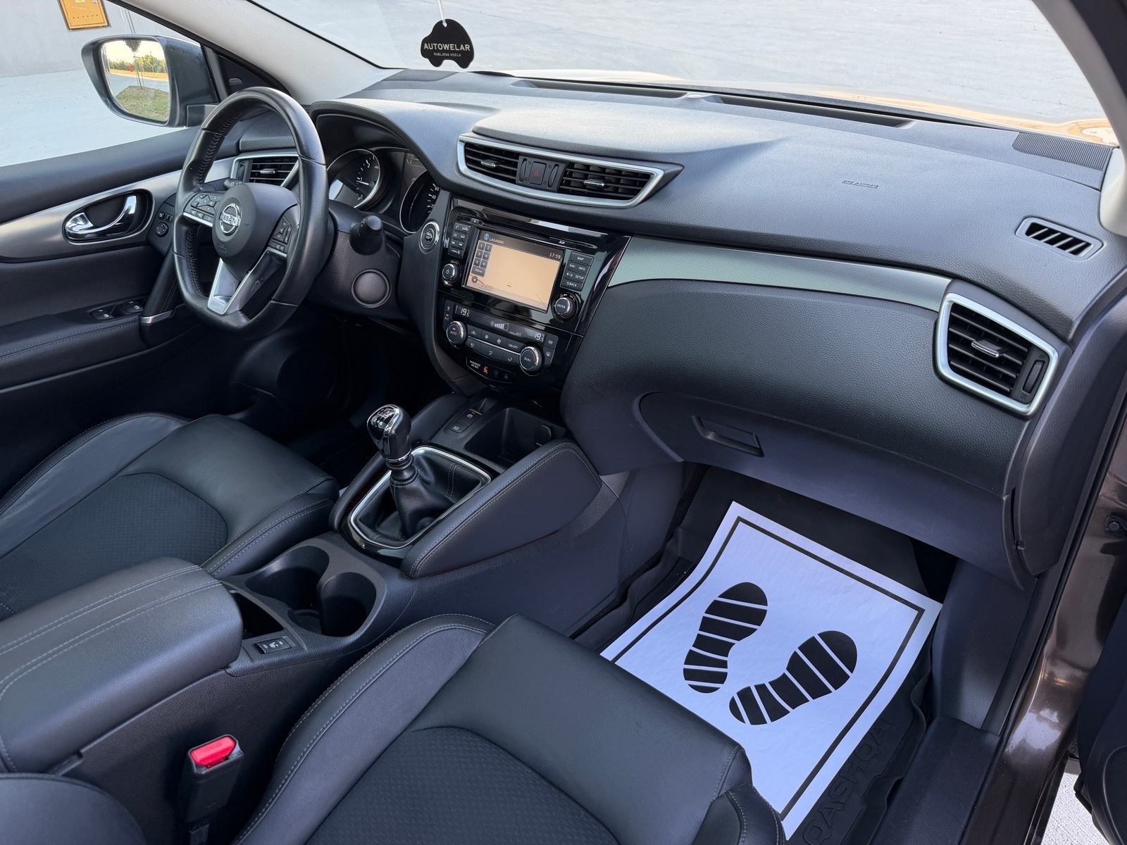 Nissan Qashqai 1,5 dCi TEKNA,PANORAMA,360KAM,KEYLESS,GR.SJED,SERVISNA, fotografija 20