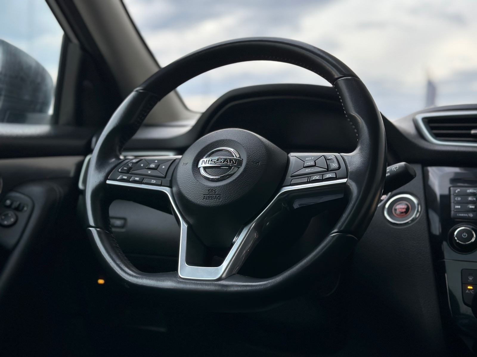 Nissan Qashqai 1,5 dCi TEKNA,PANORAMA,360KAM,KEYLESS,GR.SJED,SERVISNA, fotografija 18