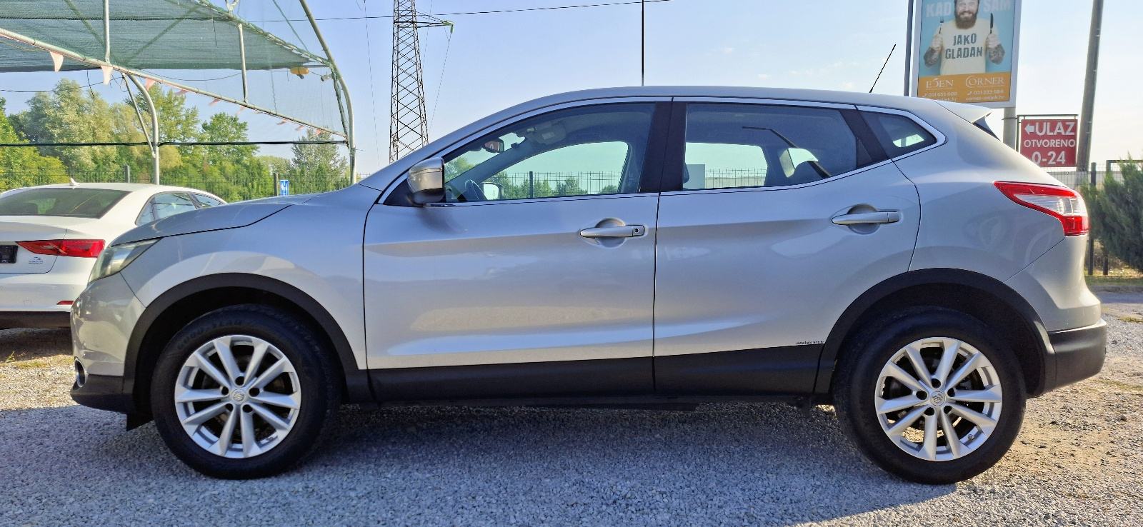 Nissan Qashqai 1,6 dCi 130ks //135.800 km servisna knjiga//NAVI//, fotografija 4