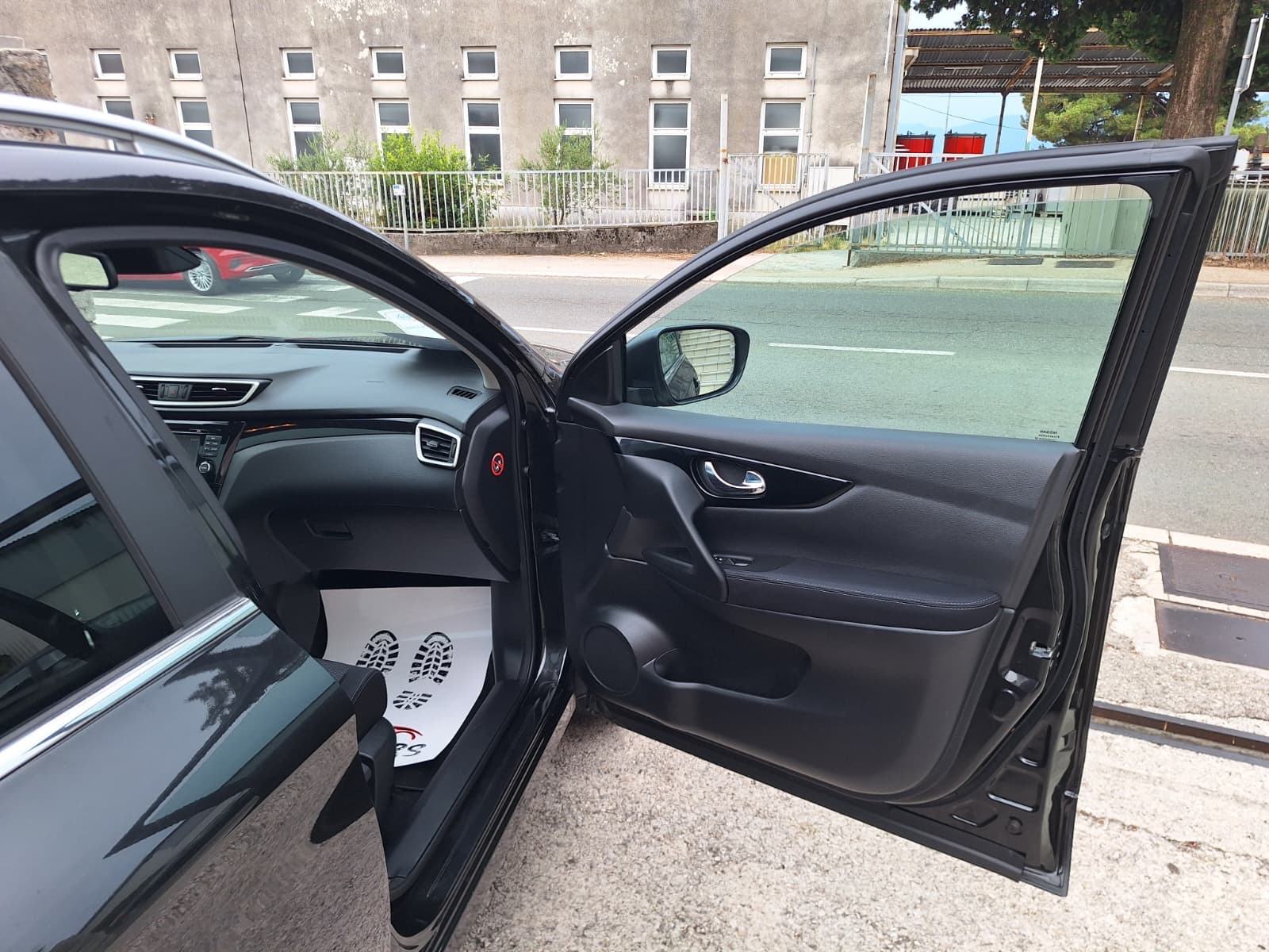 Nissan Qashqai 1,6 dCi 130Ks P.KAMER 360° automatik PANORAMA/95.000Km, fotografija 15