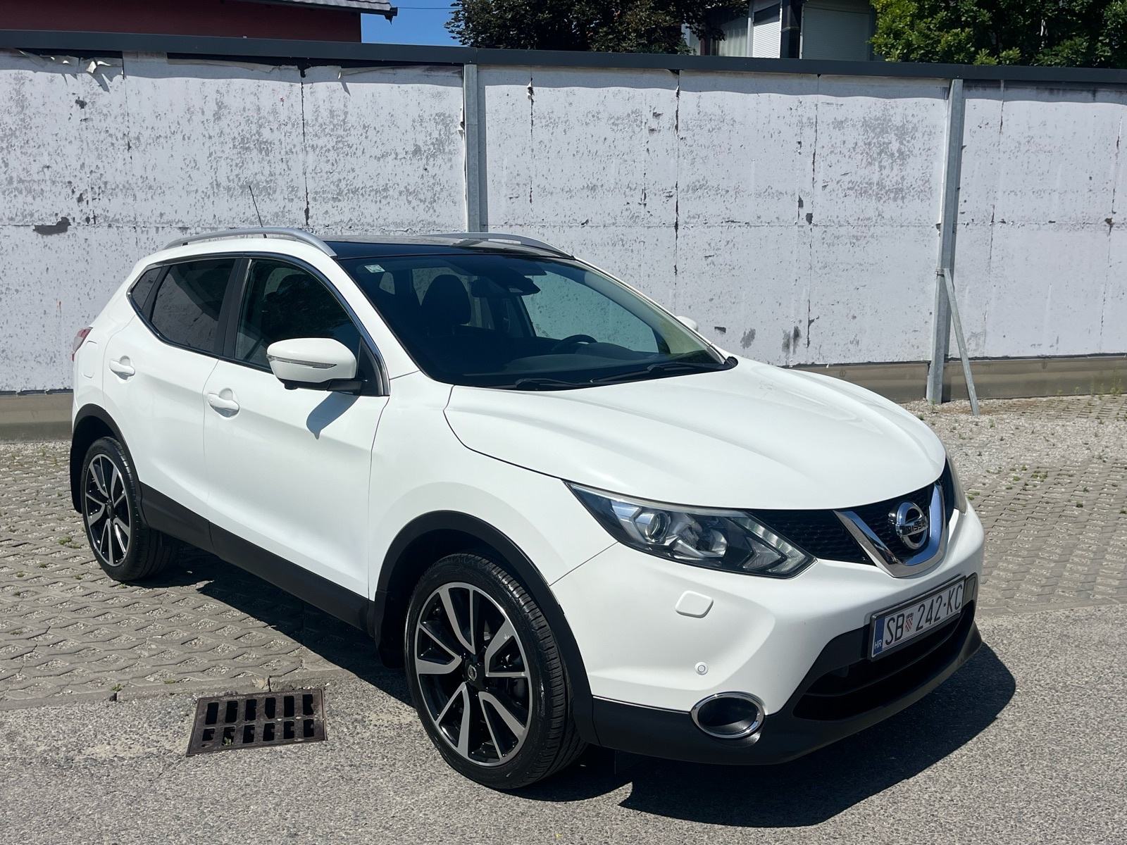 Nissan Qashqai 1,6 dCi Automatik Panorama Kamere360 Xenon Keyless, fotografija 2