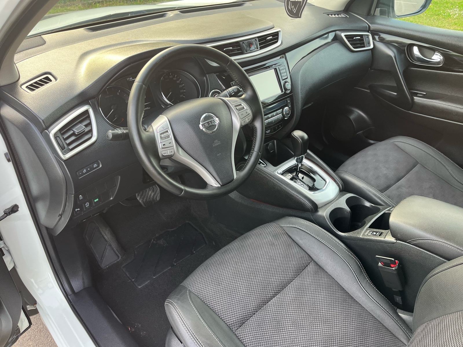 Nissan Qashqai 1,6 dCi Automatik Panorama Kamere360 Xenon Keyless, fotografija 14