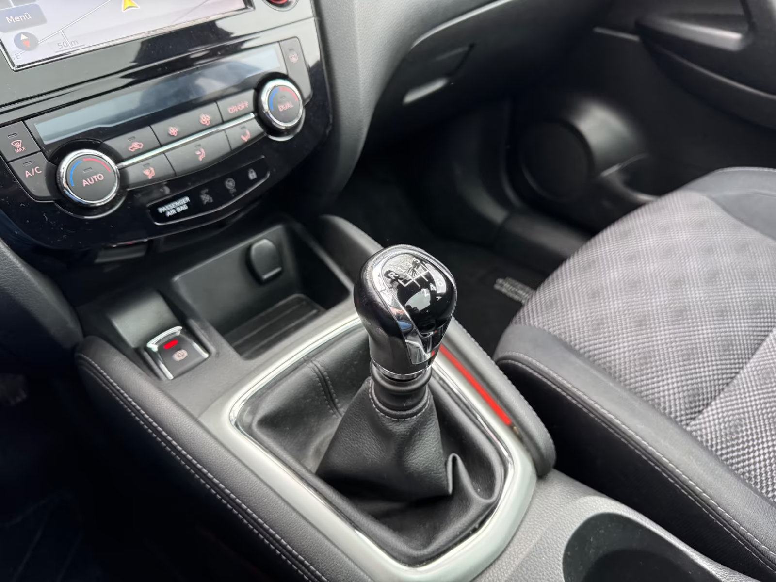 Nissan Qashqai 1,6 dCi 4WD N-connecta navi gr.sj. PDCx2 kam360 ambil., fotografija 20