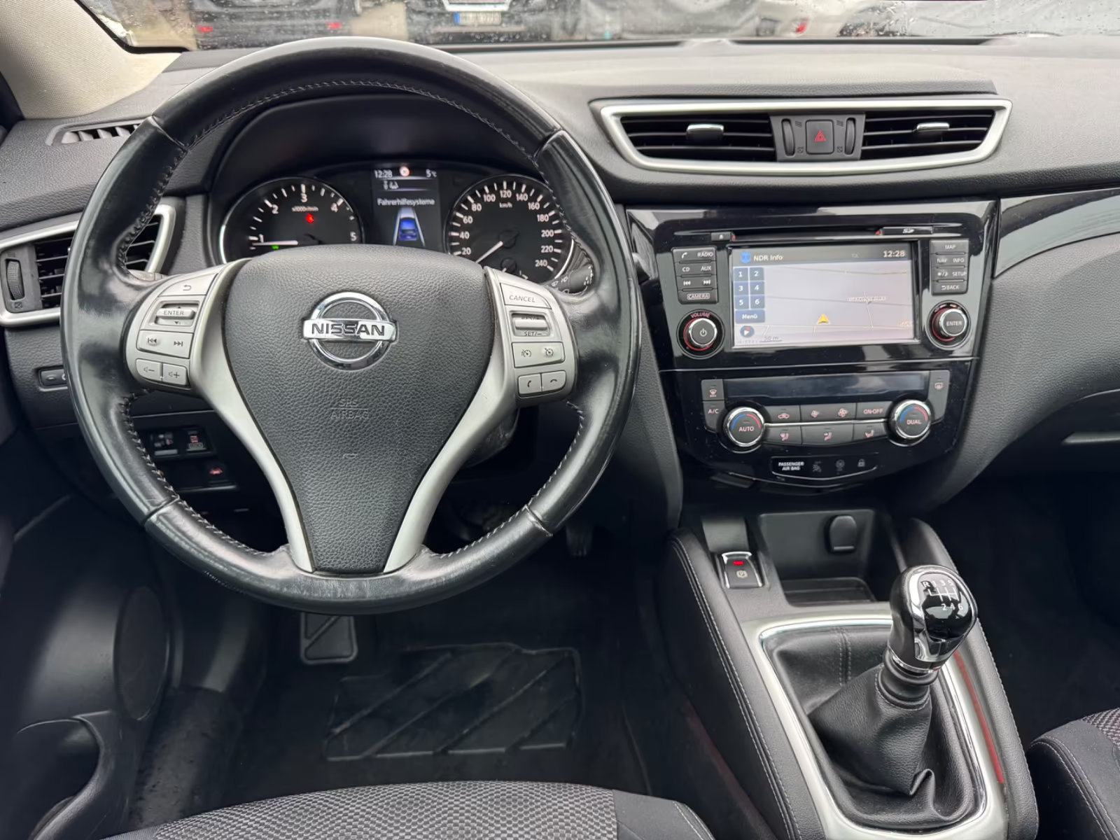 Nissan Qashqai 1,6 dCi 4WD N-connecta navi gr.sj. PDCx2 kam360 ambil., fotografija 16